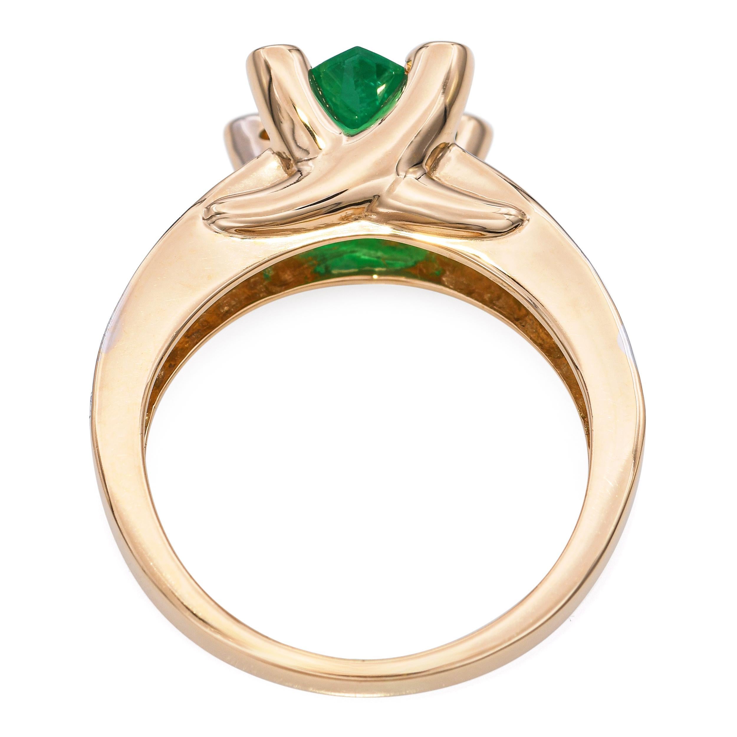 Anello d'epoca in oro giallo 18k con smeraldo a forma di pera e diamanti in vendita 1