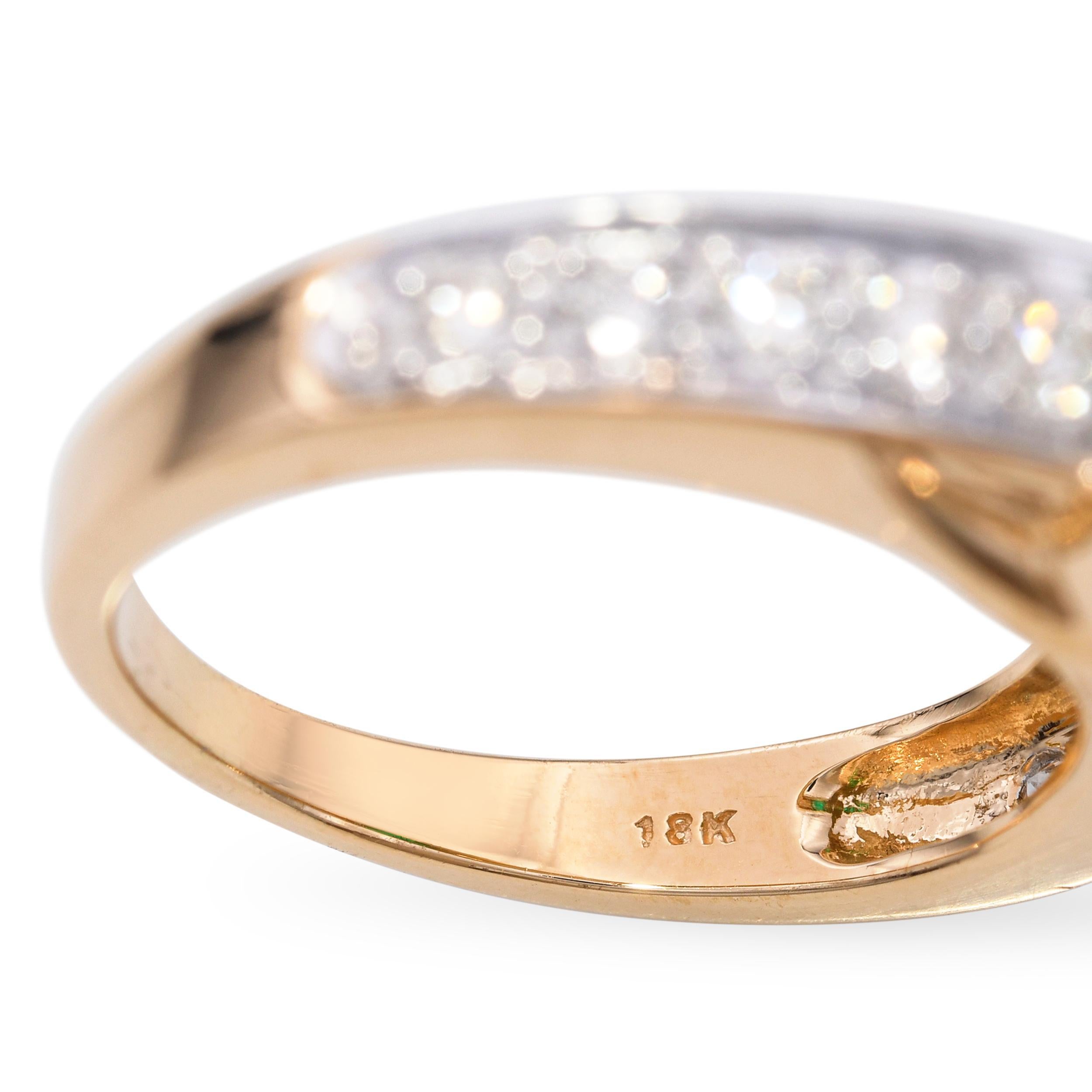 Anello d'epoca in oro giallo 18k con smeraldo a forma di pera e diamanti in vendita 2