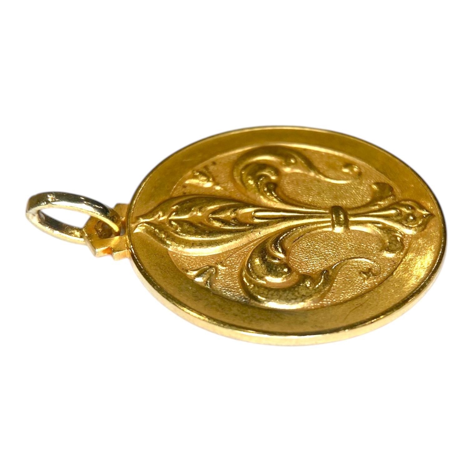 Art nouveau Vintage Pendentif en or jaune 18K Pendentif Fleur-De-Lis en vente