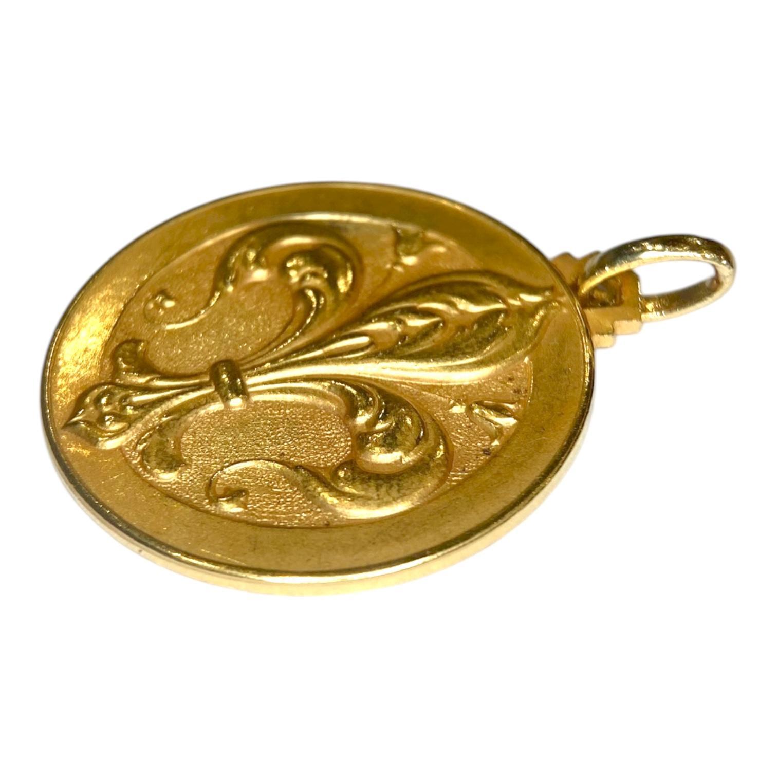 Vintage Pendentif en or jaune 18K Pendentif Fleur-De-Lis Unisexe en vente