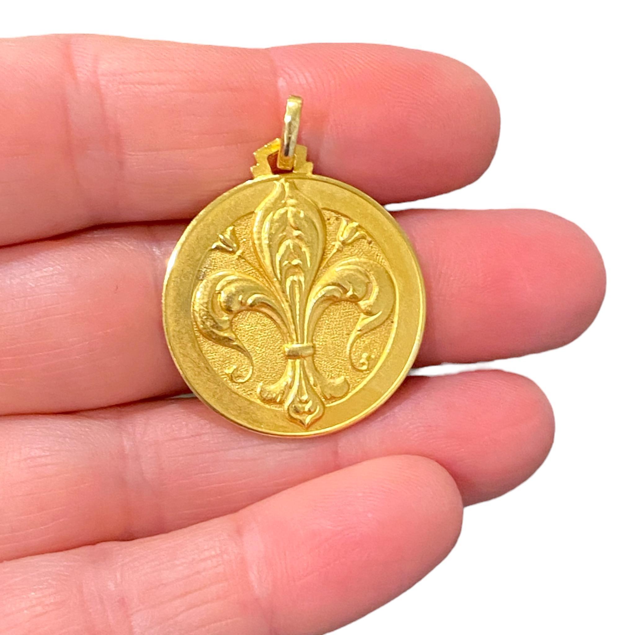 Vintage Pendentif en or jaune 18K Pendentif Fleur-De-Lis en vente 3