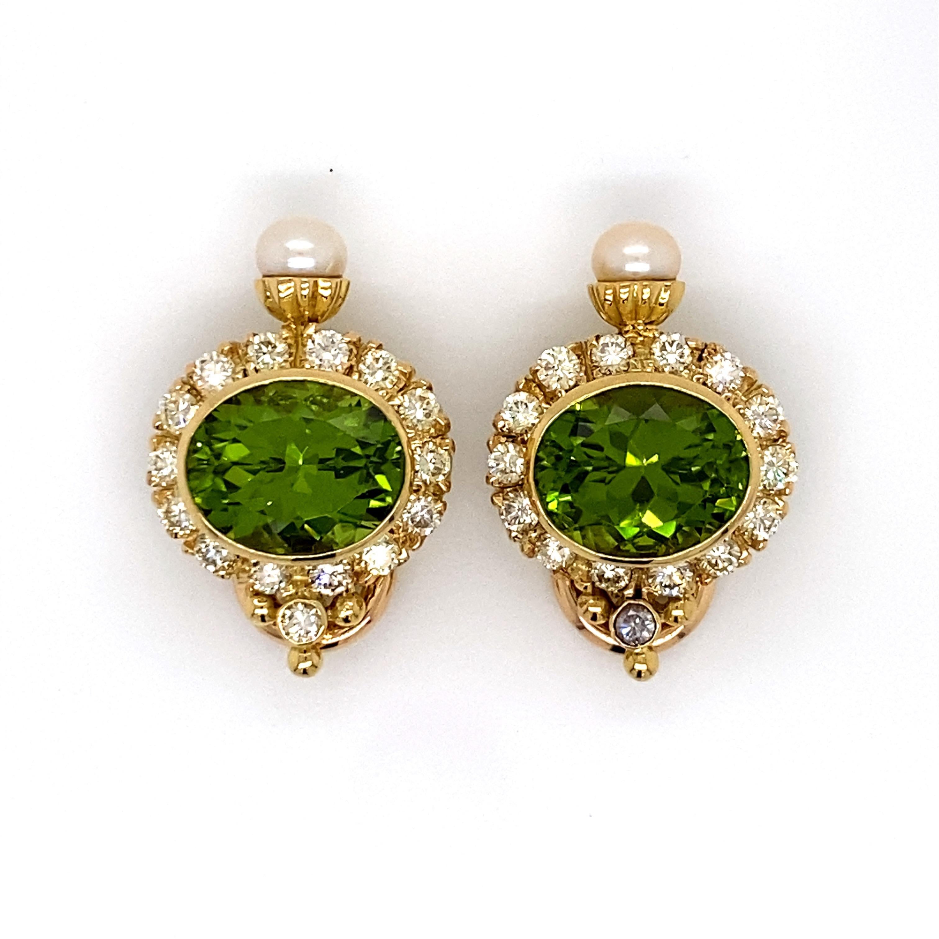 These exquisite vintage clip earrings are a true testament to exceptional craftsmanship and impeccable taste. Meticulously crafted in luxurious 18k yellow gold, they feature two stunning peridot gemstones as the breathtaking centerpieces. The