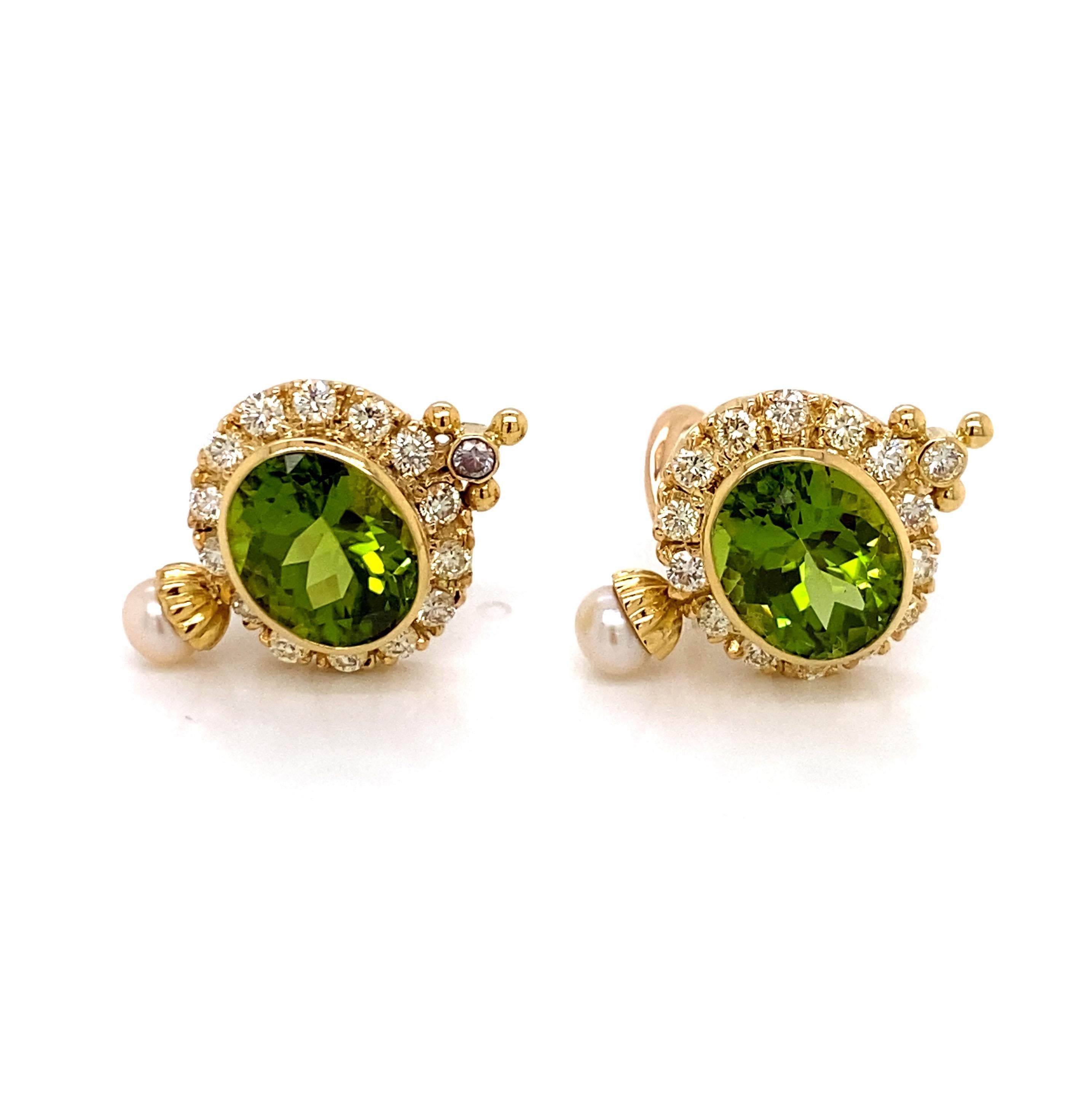 Oval Cut Vintage 18 Karat Yellow Gold Peridot and Diamond Clip Earrings with Pearls For Sale