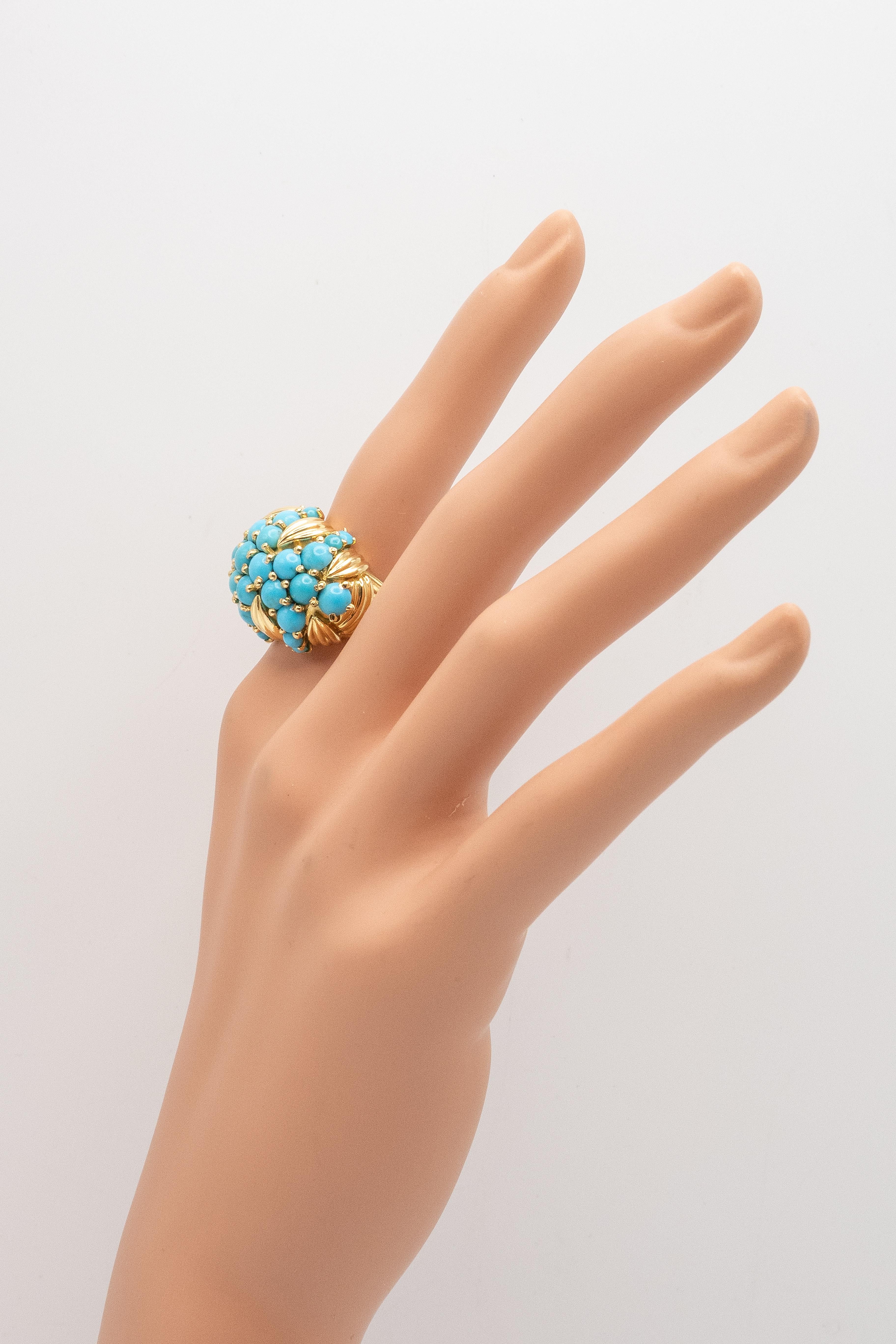 Vintage 18K Gelbgold persischen Türkis Kuppel Ring (Cabochon) im Angebot