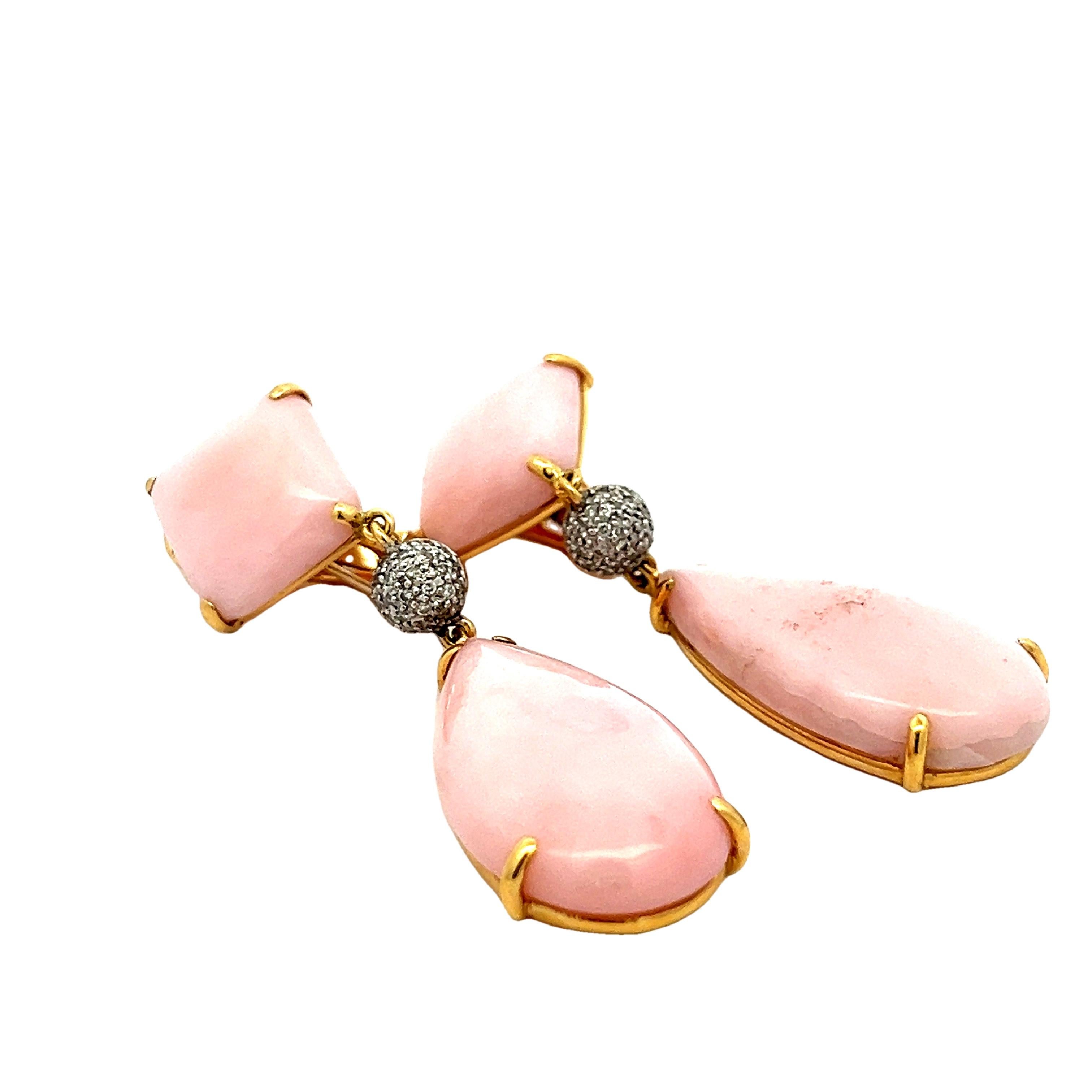 Vintage 18K Gelbgold Rosa Koralle  & Diamant-Tropfenohrringe mit Pflaster  CIRCA 1980 (Retro) im Angebot