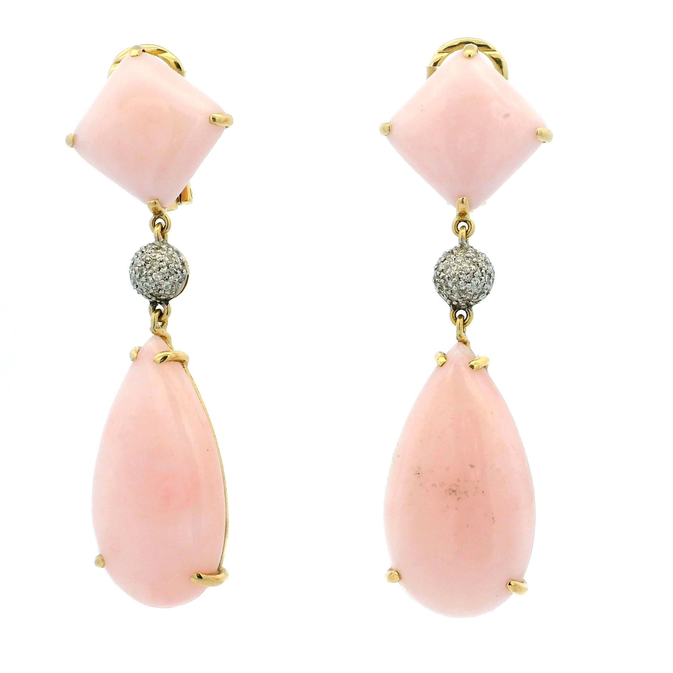Vintage 18K Gelbgold Rosa Koralle  & Diamant-Tropfenohrringe mit Pflaster  CIRCA 1980 (Rundschliff) im Angebot