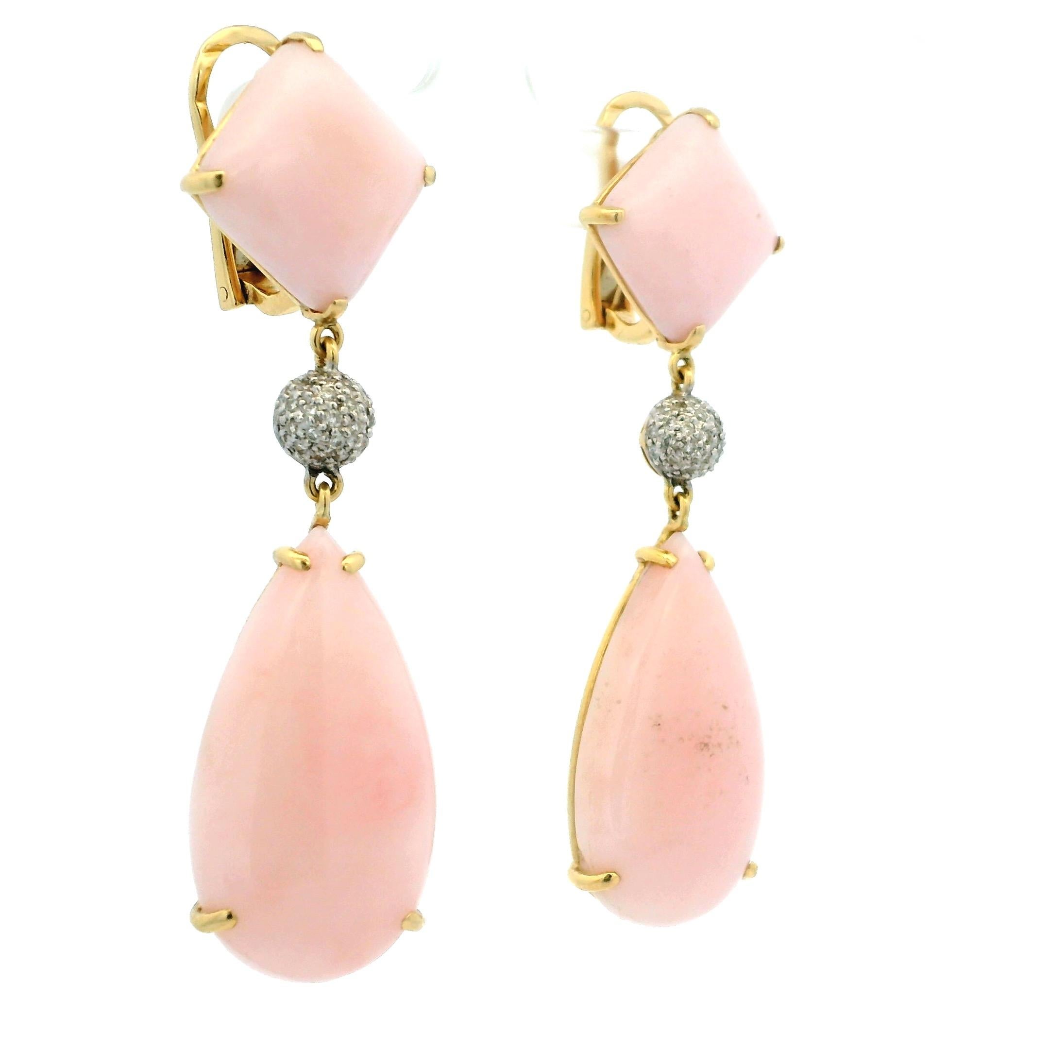 Vintage 18K Gelbgold Rosa Koralle  & Diamant-Tropfenohrringe mit Pflaster  CIRCA 1980 im Zustand „Hervorragend“ im Angebot in Miami, FL