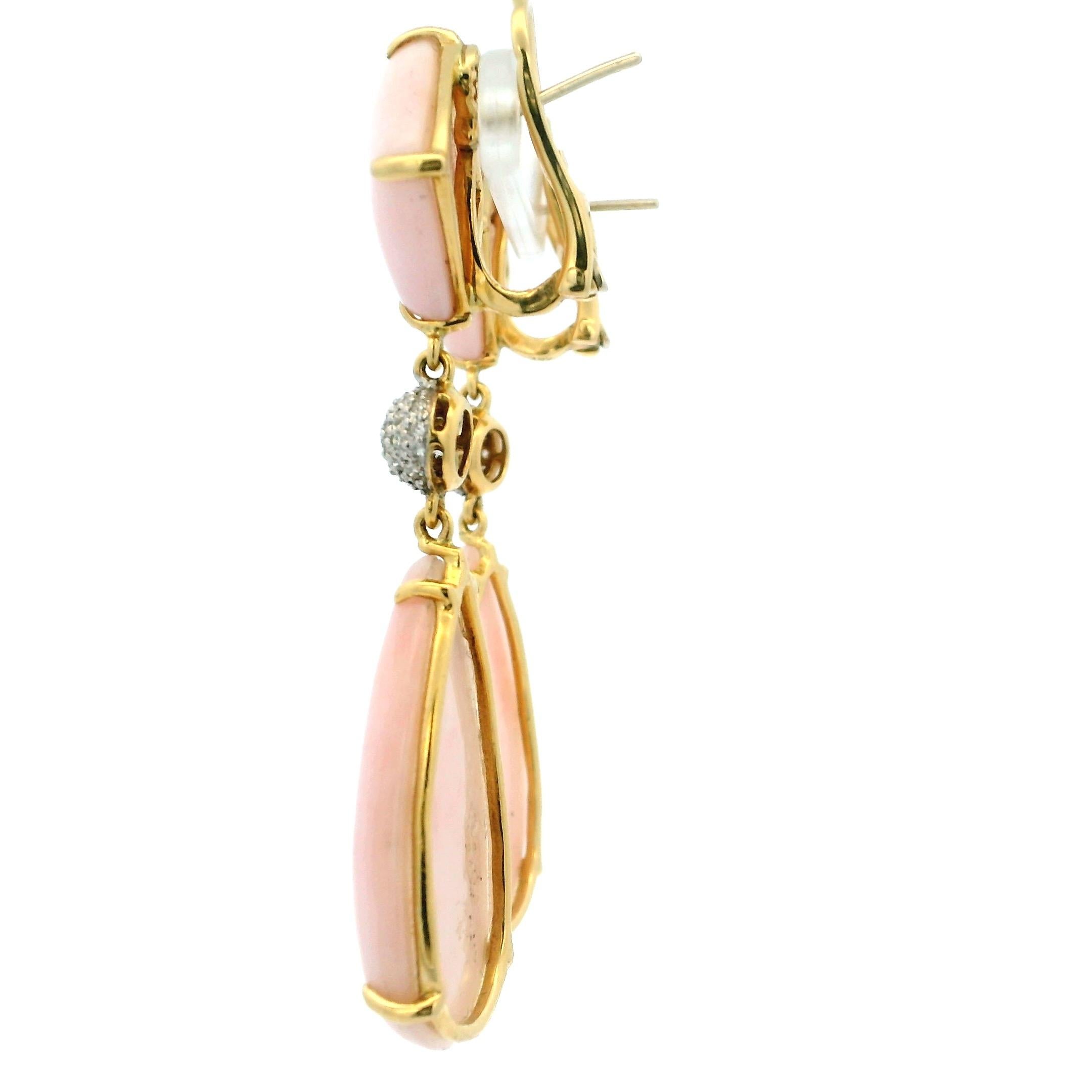 Vintage 18K Gelbgold Rosa Koralle  & Diamant-Tropfenohrringe mit Pflaster  CIRCA 1980 im Angebot 1