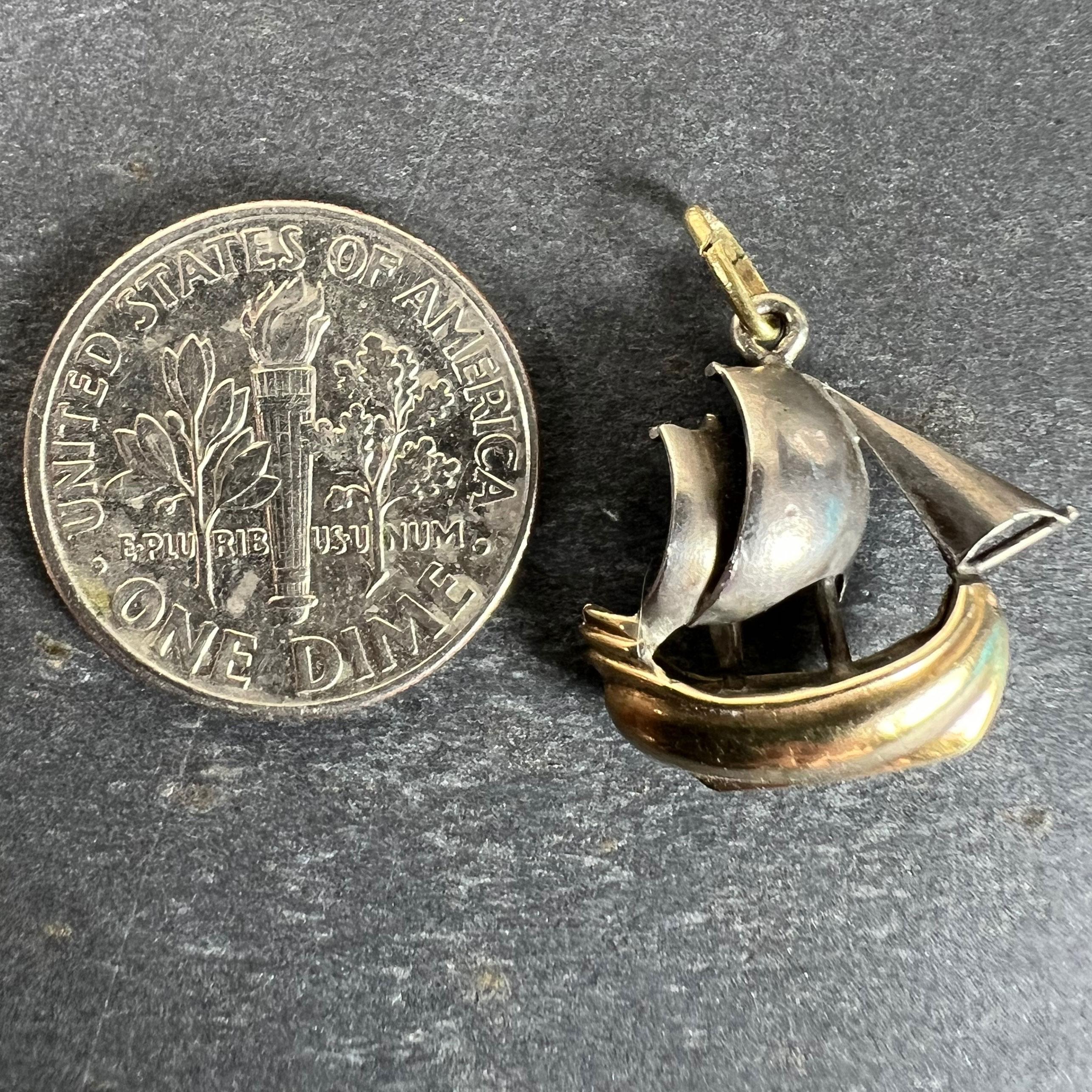 Ciondolo a forma di barca a vela d'epoca in oro giallo 18 carati e platino in vendita 7