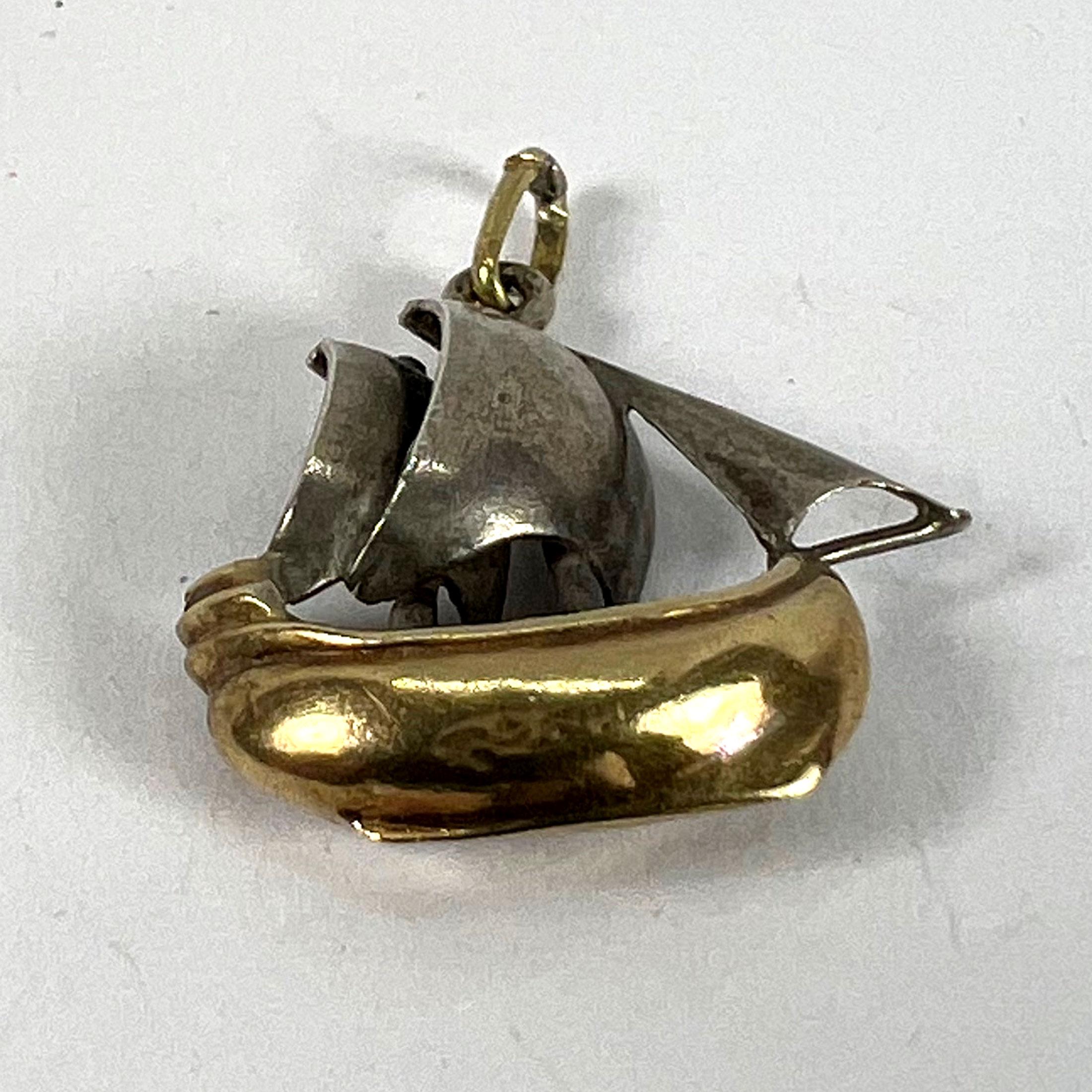 Ciondolo a forma di barca a vela d'epoca in oro giallo 18 carati e platino in vendita 10