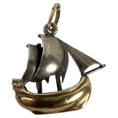 Ciondolo a forma di barca a vela d'epoca in oro giallo 18 carati e platino
