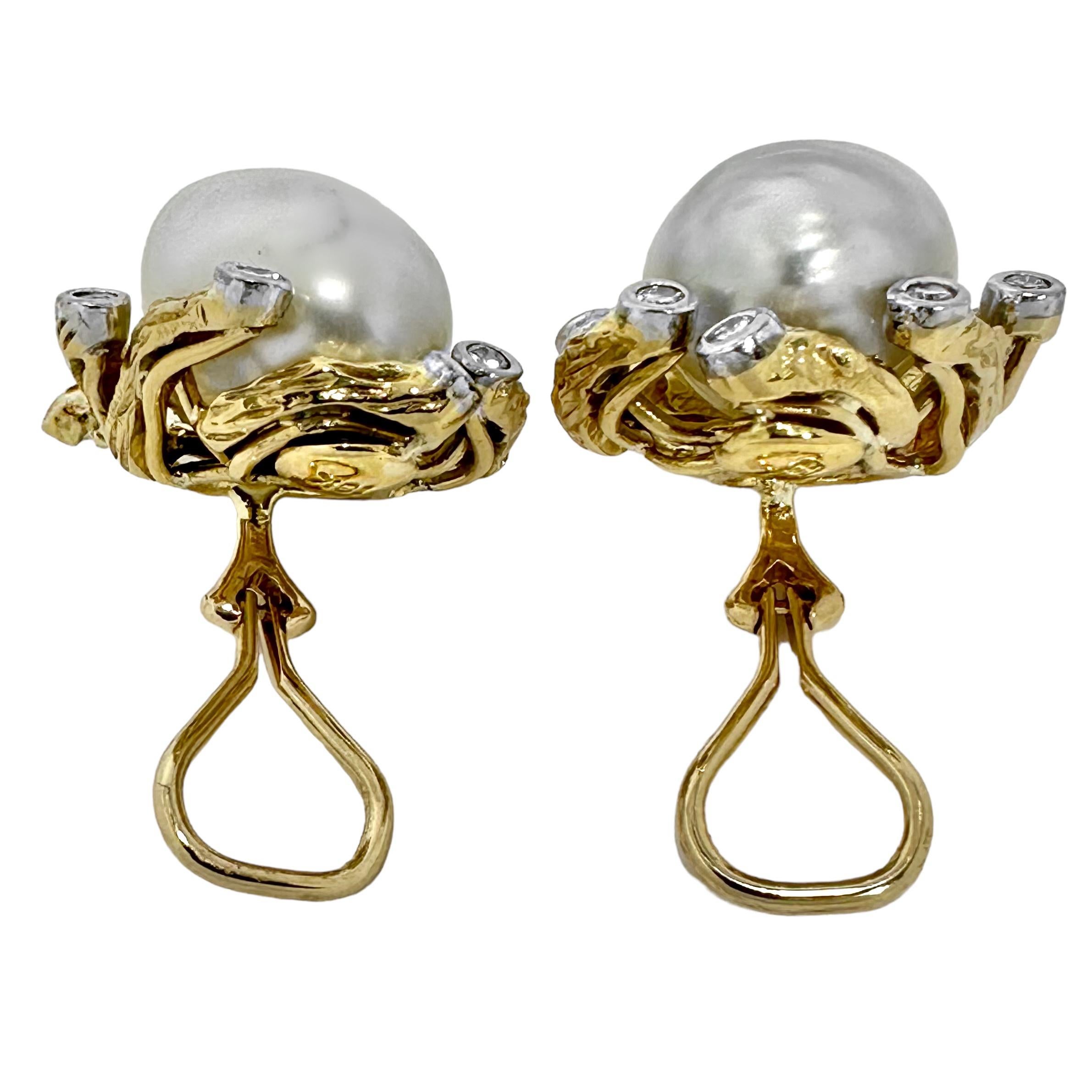 Taille brillant Boucles d'oreilles vintage en or jaune 18 carats, platine, perles semi-baroques et diamants par Trio en vente