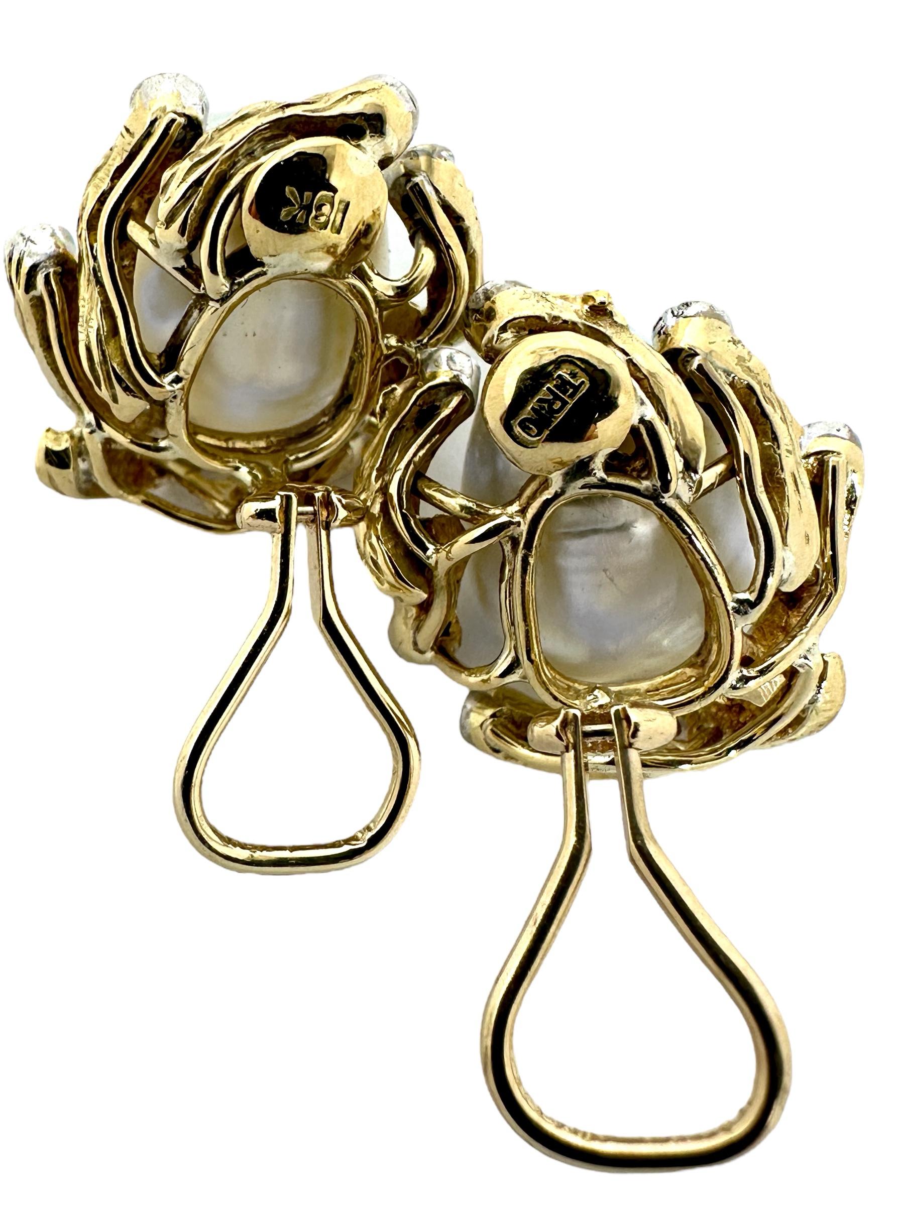 Boucles d'oreilles vintage en or jaune 18 carats, platine, perles semi-baroques et diamants par Trio Pour femmes en vente