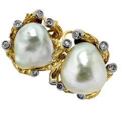 Boucles d'oreilles vintage en or jaune 18 carats, platine, perles semi-baroques et diamants par Trio