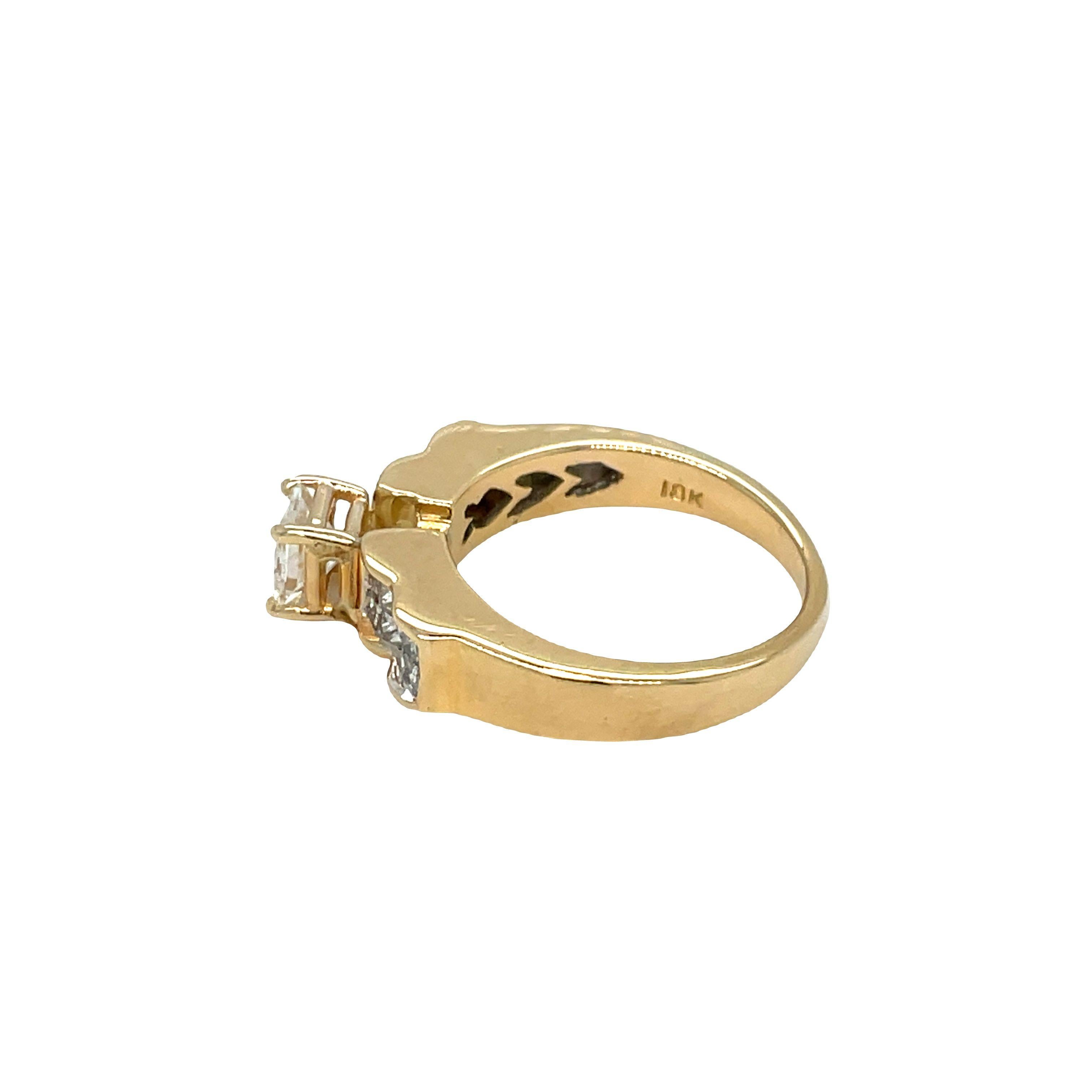 Women's Vintage 18K Yellow Gold Princess Cut Diamond Engagement Ring For Sale