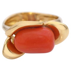 Vintage 18k Yellow Gold Red Coral Floral Ring