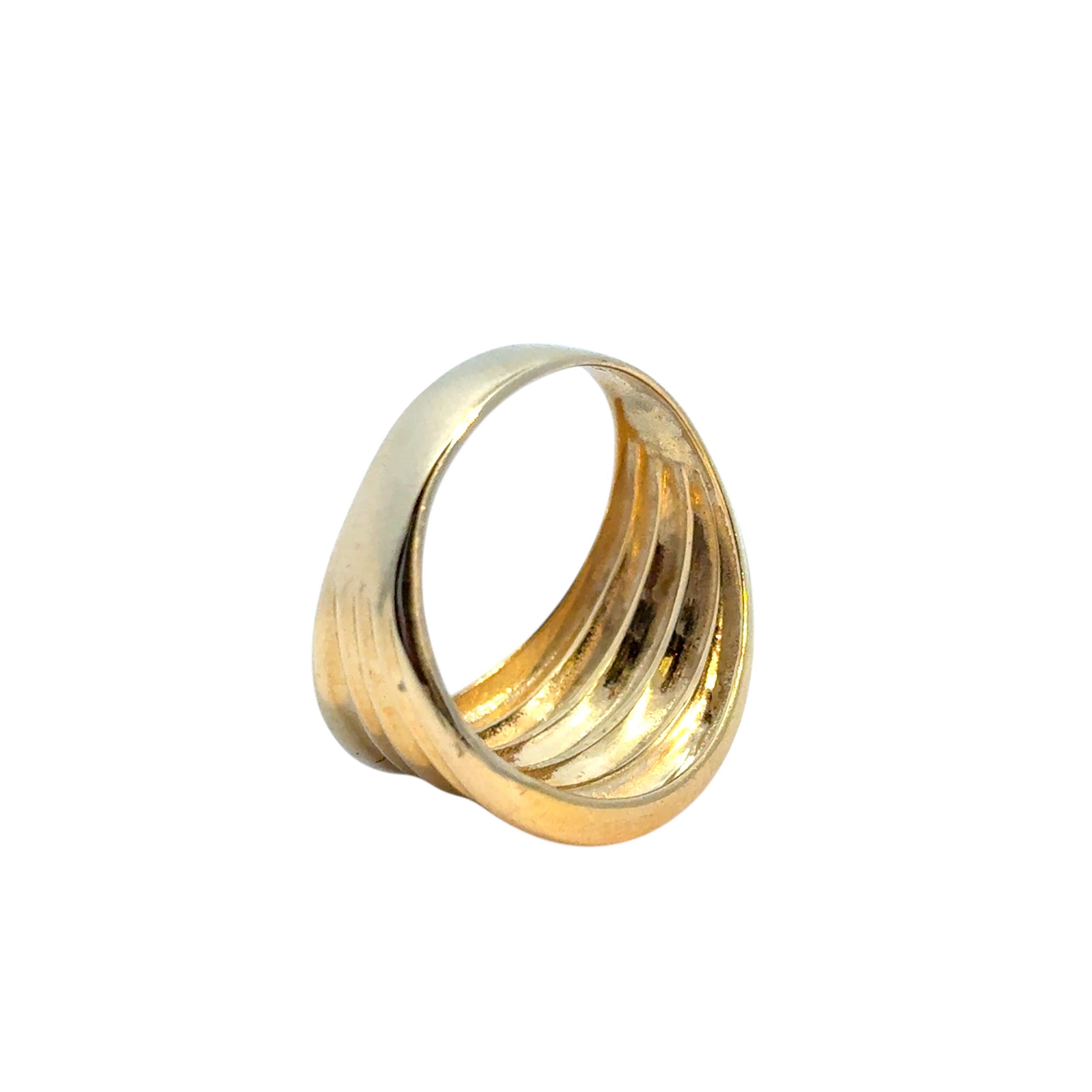 Vintage 18k Yellow Gold Ridge Textured Dome Ring

This stunning vintage 18k Gold Ridge Ring is in excellent condition and is ready to ship!

Ring Style: Dome Ring
Design: Ridge Textured Design; The design (measuring approximately 20.1 mm in length,
