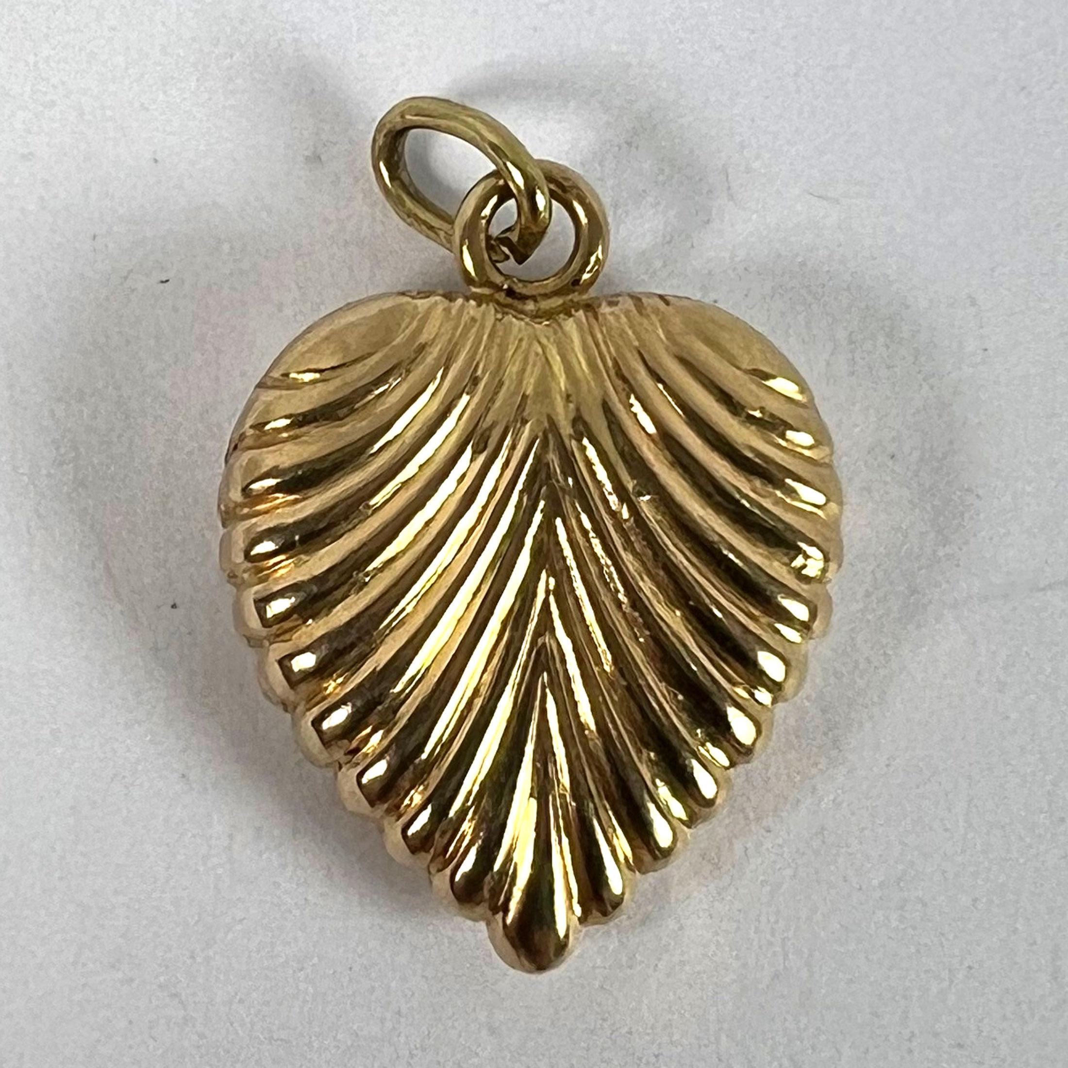 Vintage 18K Gelbgold Ridged Puffy Heart Charm Anhänger im Angebot 7