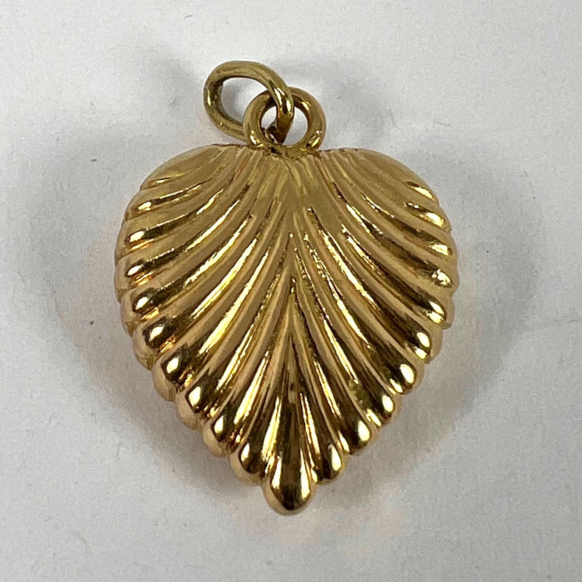Vintage 18K Gelbgold Ridged Puffy Heart Charm Anhänger im Angebot 8