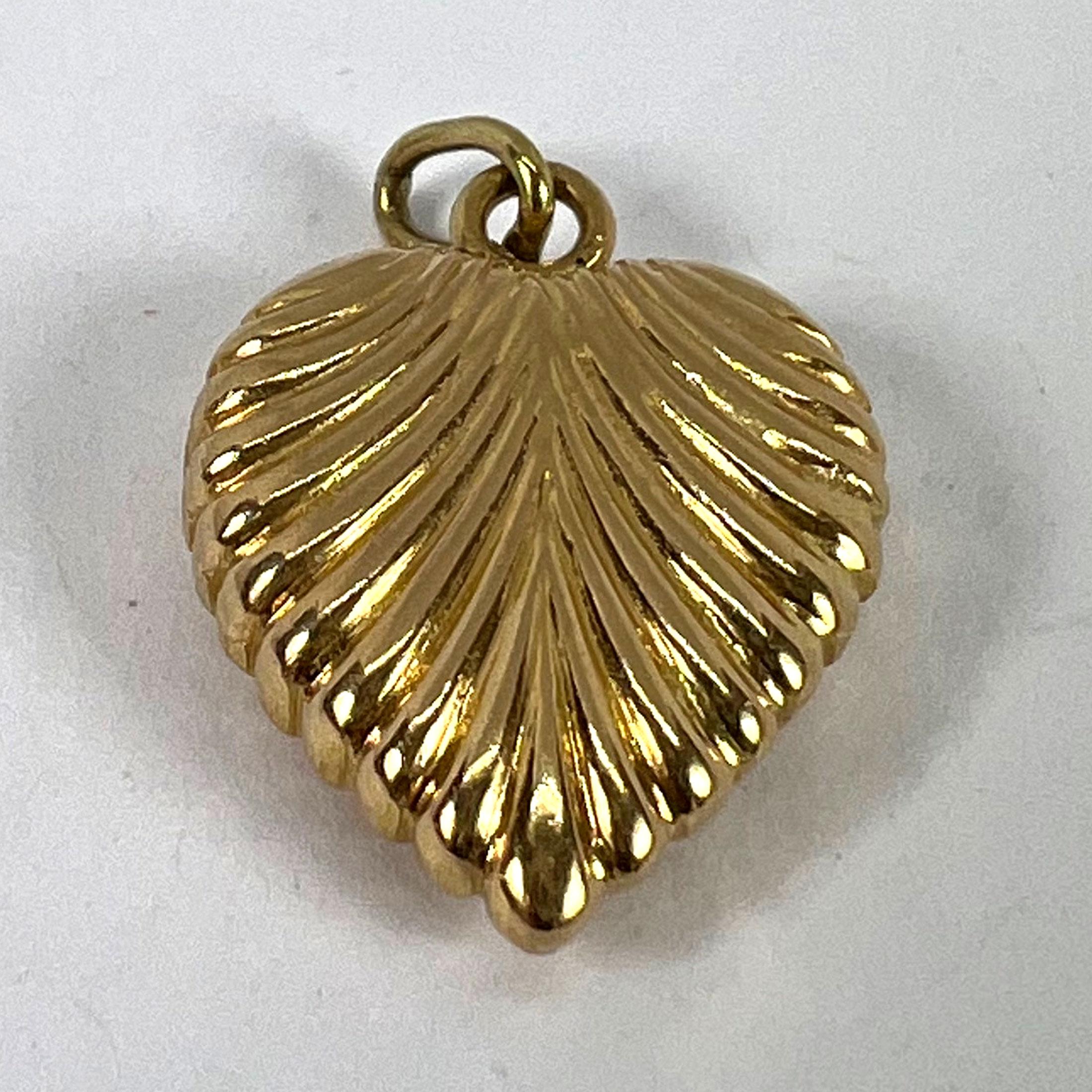 Vintage 18K Gelbgold Ridged Puffy Heart Charm Anhänger im Angebot 9