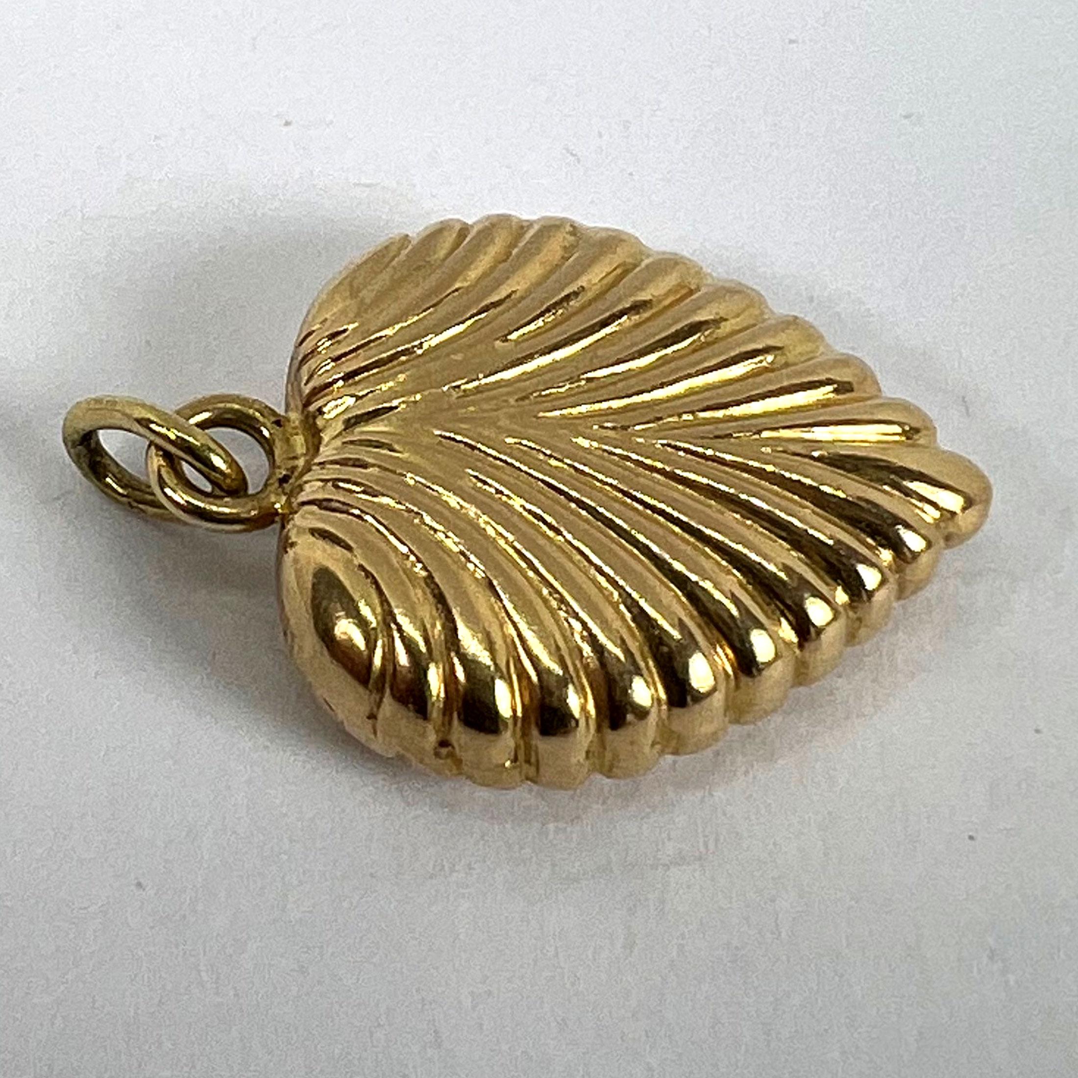 Vintage 18K Gelbgold Ridged Puffy Heart Charm Anhänger im Angebot 10