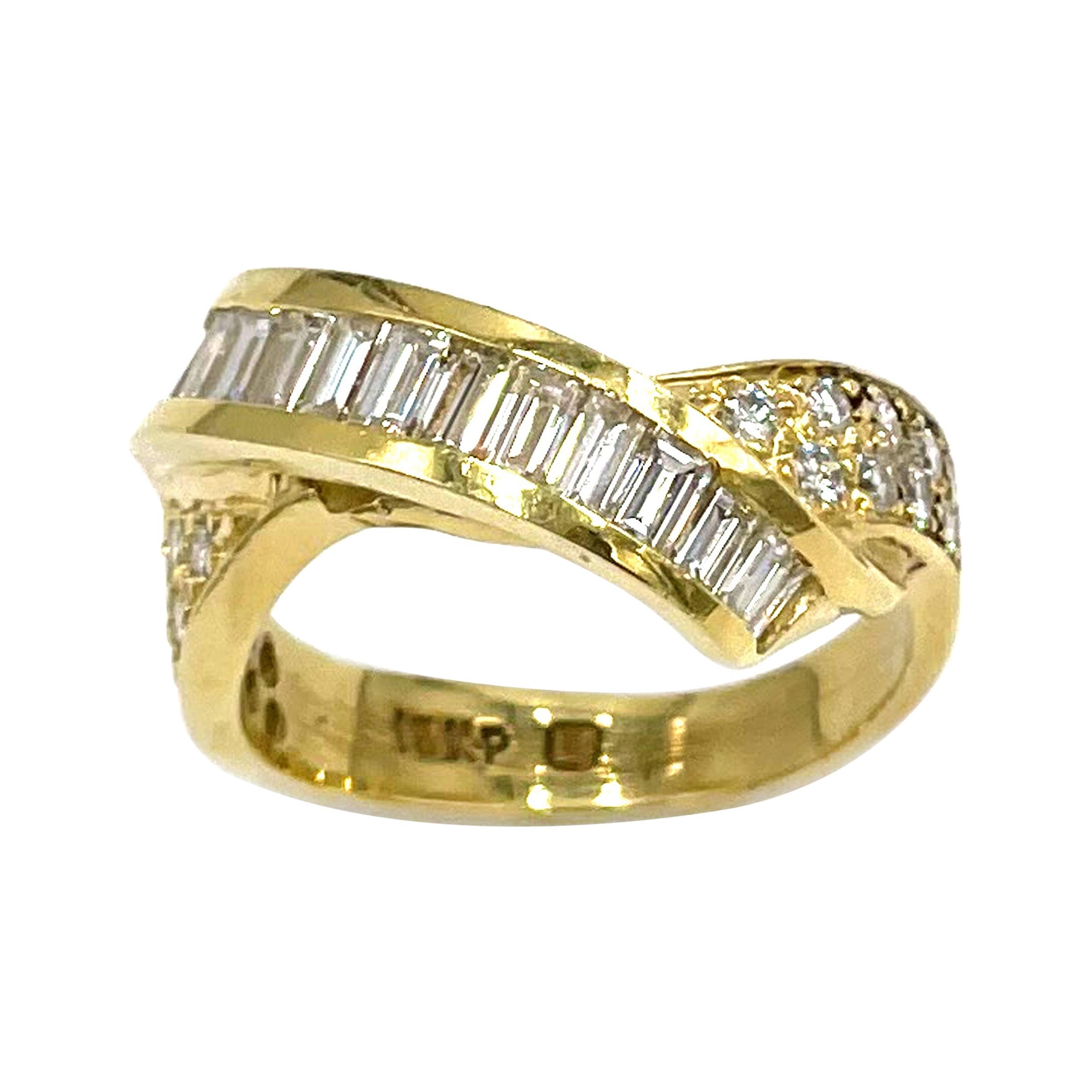 Vintage 18k Yellow Gold Ring with Baguette and Round Diamonds, Circa 1985 For Sale