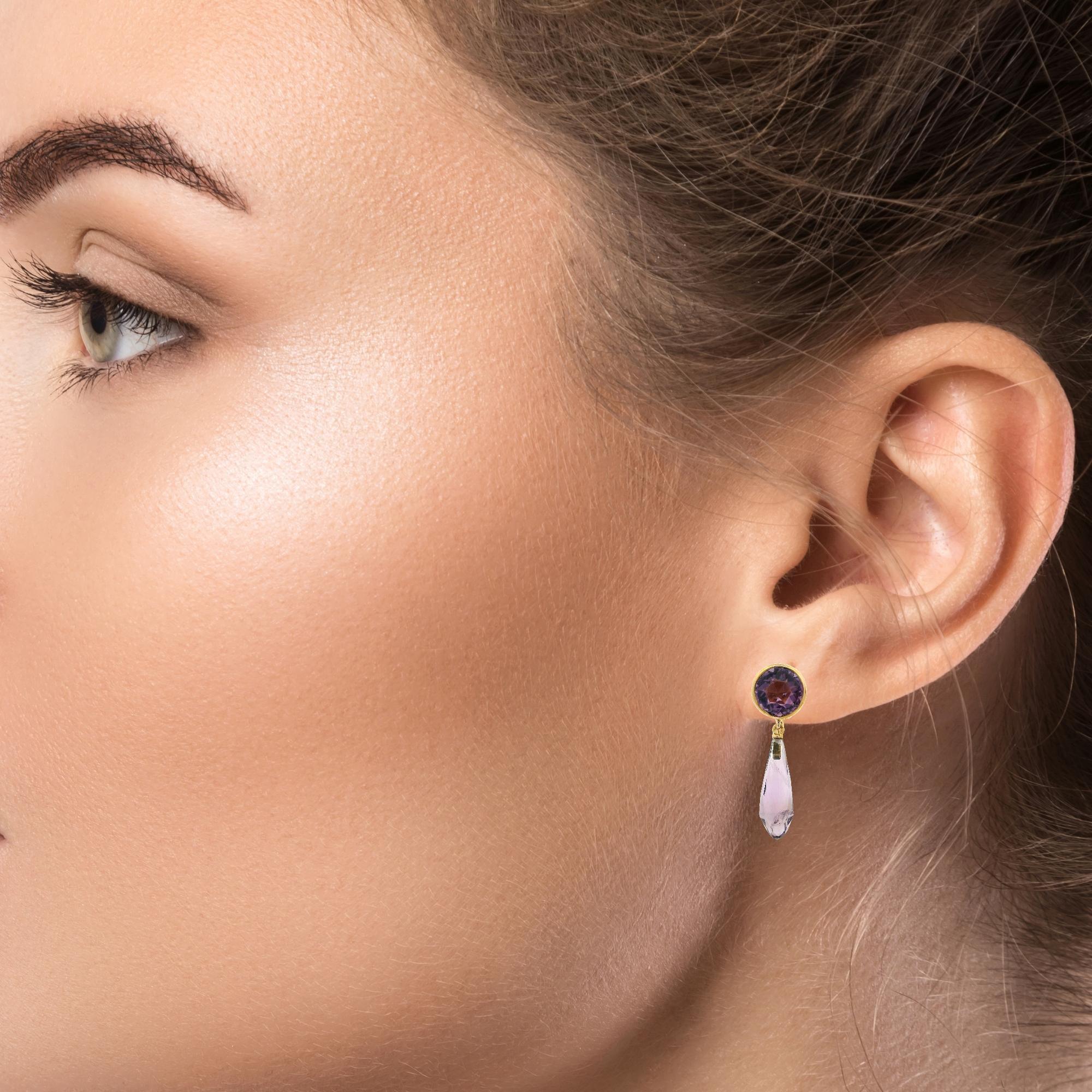 Donna Orecchini d'epoca in oro giallo 18k con ametista tonda e briolette, con pendente a vite in vendita