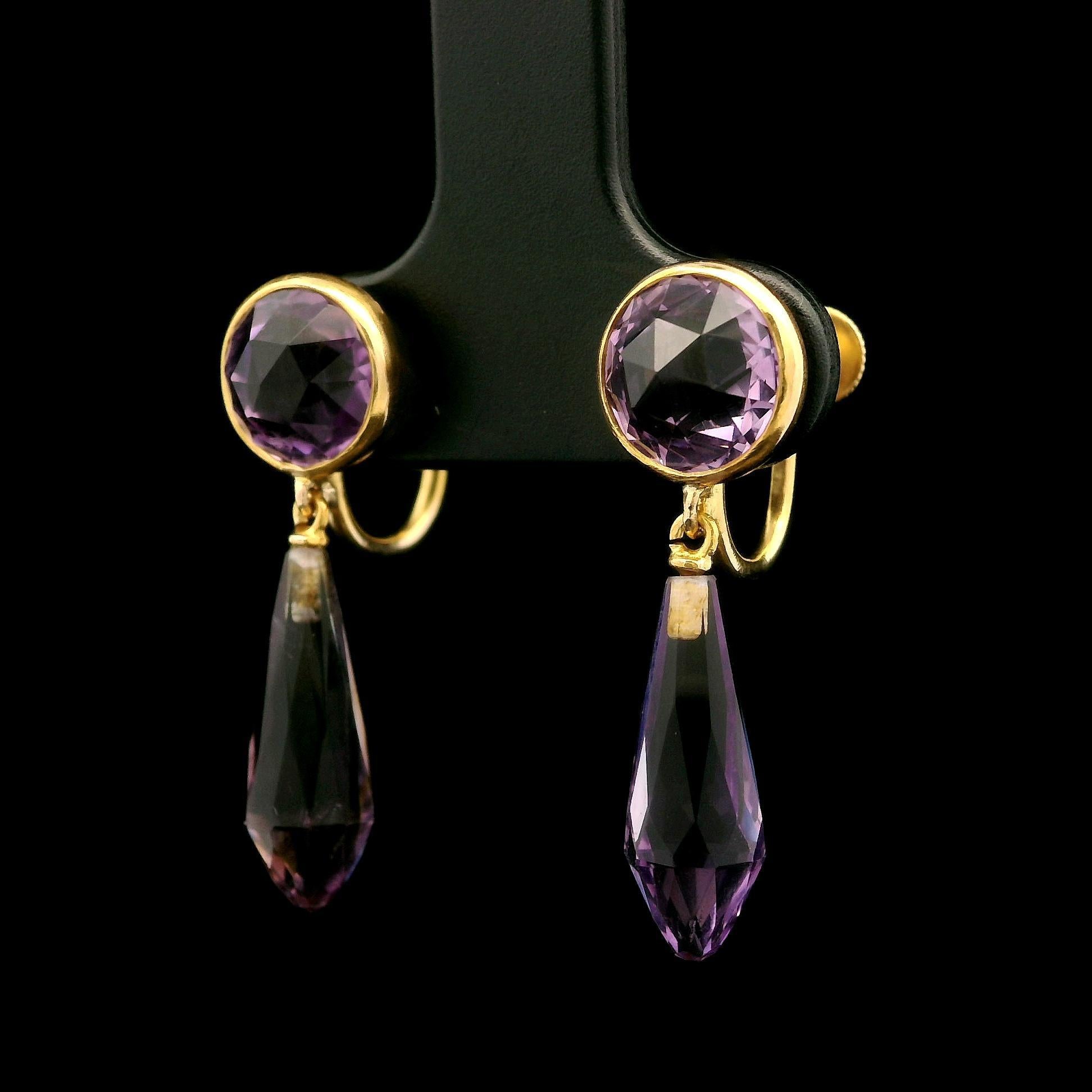Orecchini d'epoca in oro giallo 18k con ametista tonda e briolette, con pendente a vite in vendita 1