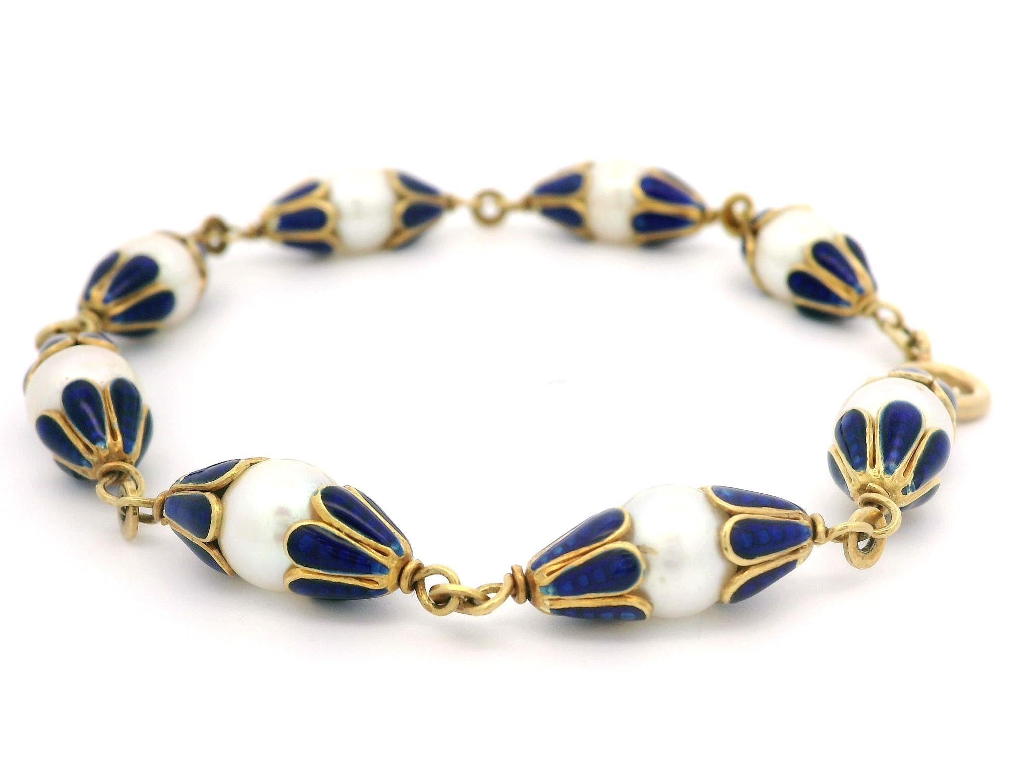 Vintage 18k Yellow Gold Royal Blue Enamel & Cupped White Pearls Link Bracelet In Good Condition In Montclair, NJ