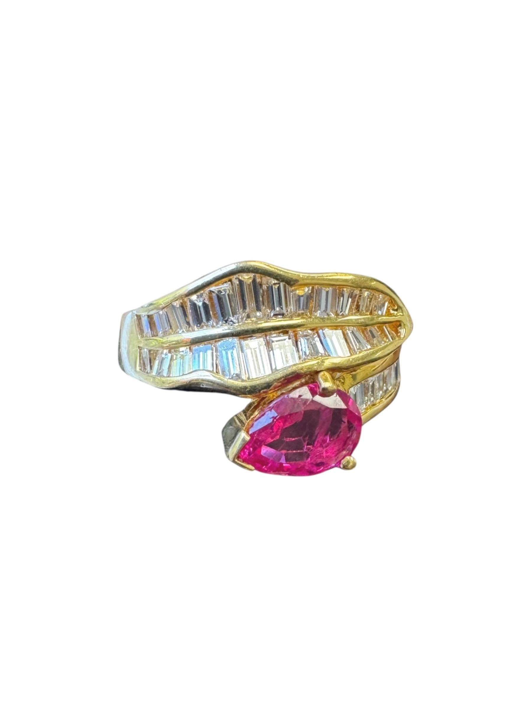 Women's or Men's Vintage 18K Yellow Gold Ruby and Baguette Diamond Swirl Ring For Sale
