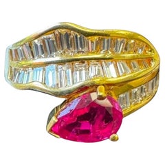 Vintage 18K Gelbgold Rubin und Baguette Diamant Swirl Ring