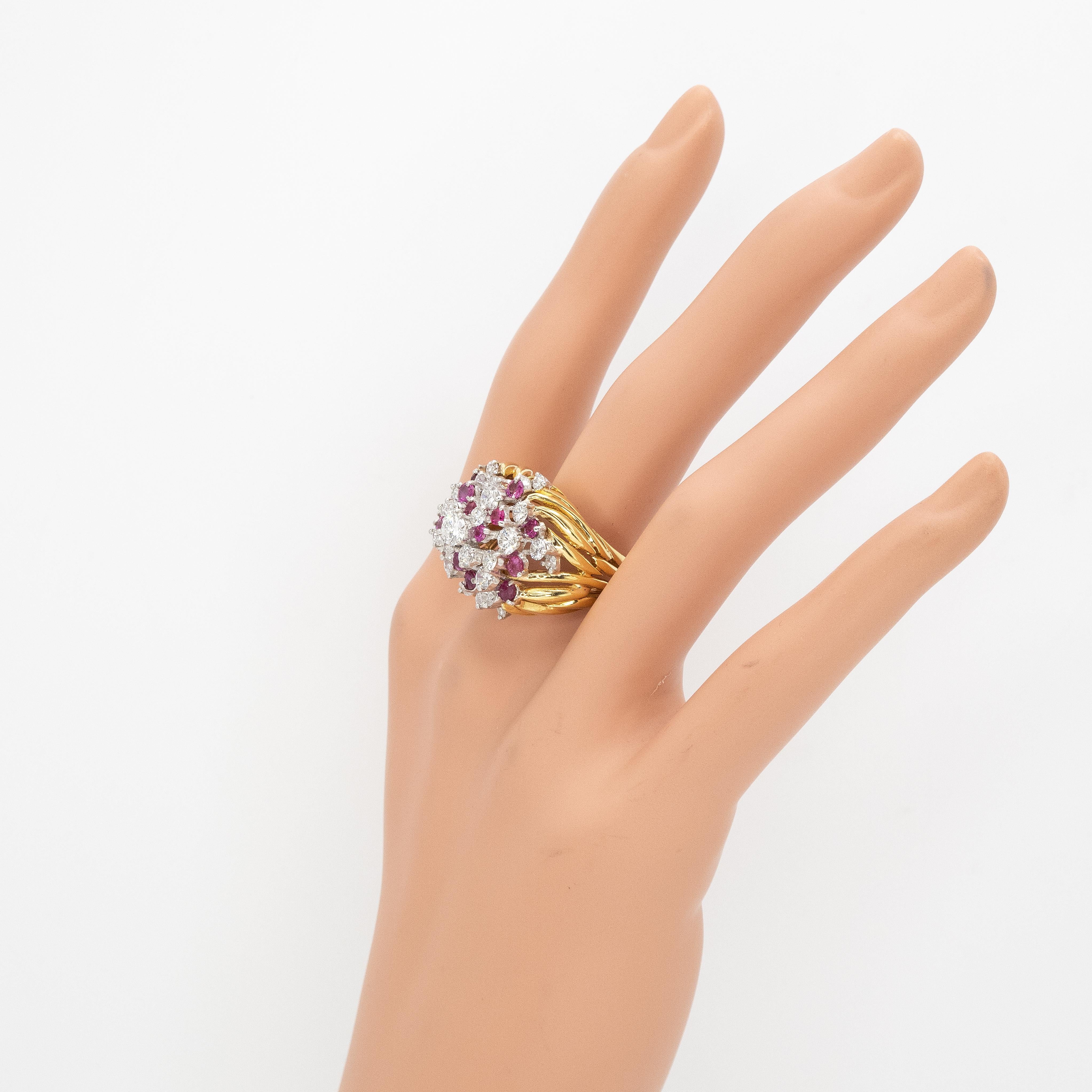 Bague cocktail vintage en or jaune 18K avec rubis et diamants en vente 6