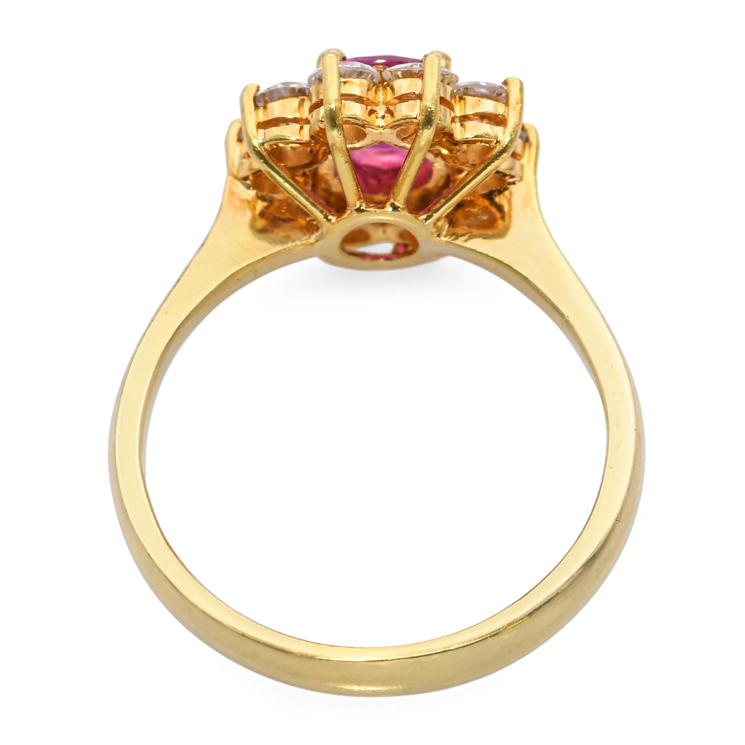 Donna Anello aureola con rubino e diamante in oro giallo 18k vintage in vendita