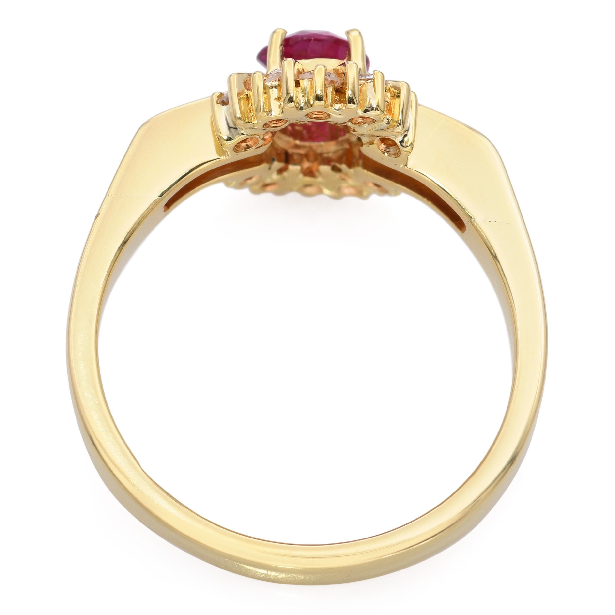 De las mujeres Anillo vintage de oro amarillo de 18k con halo de rubíes y diamantes en venta