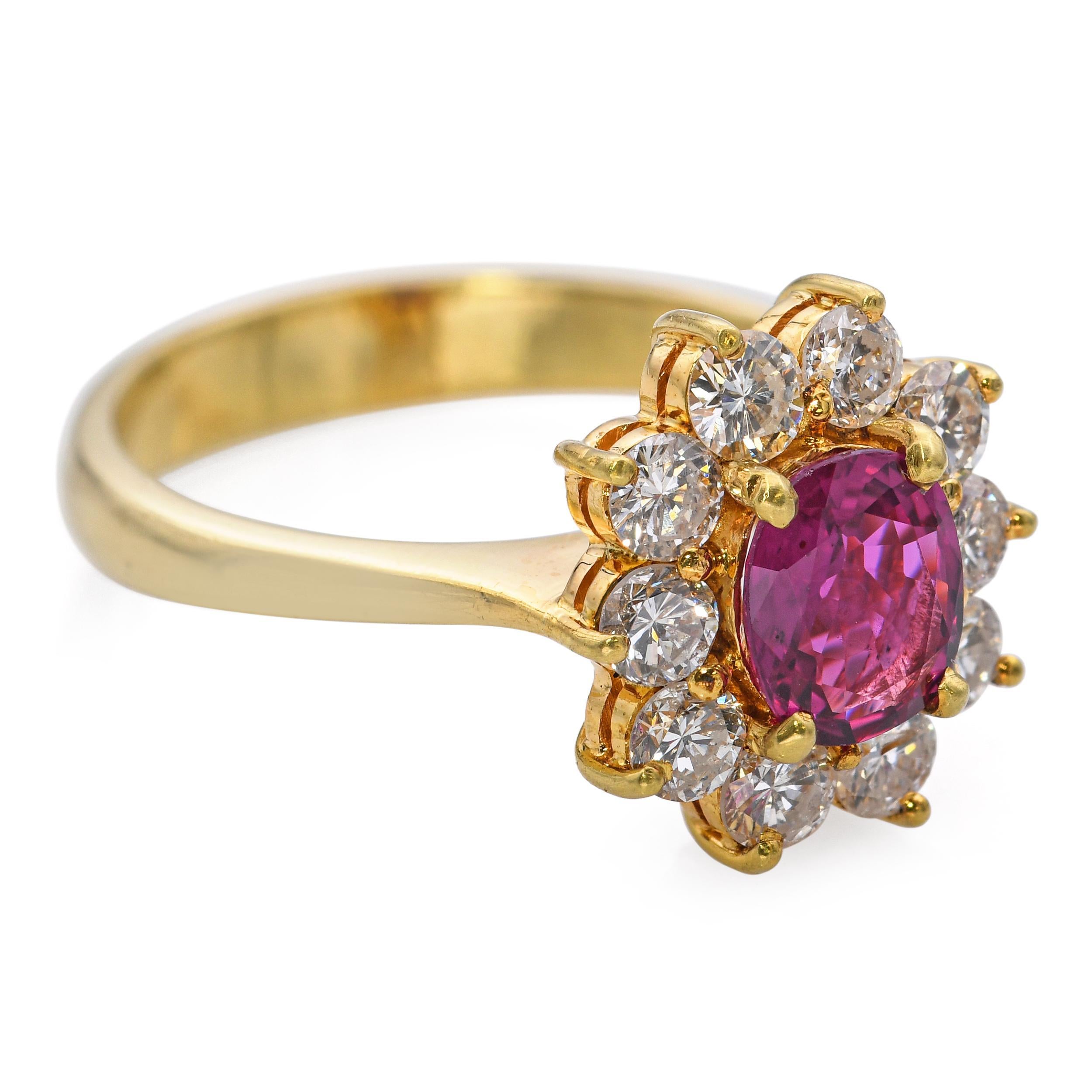 Anello aureola con rubino e diamante in oro giallo 18k vintage in vendita 1