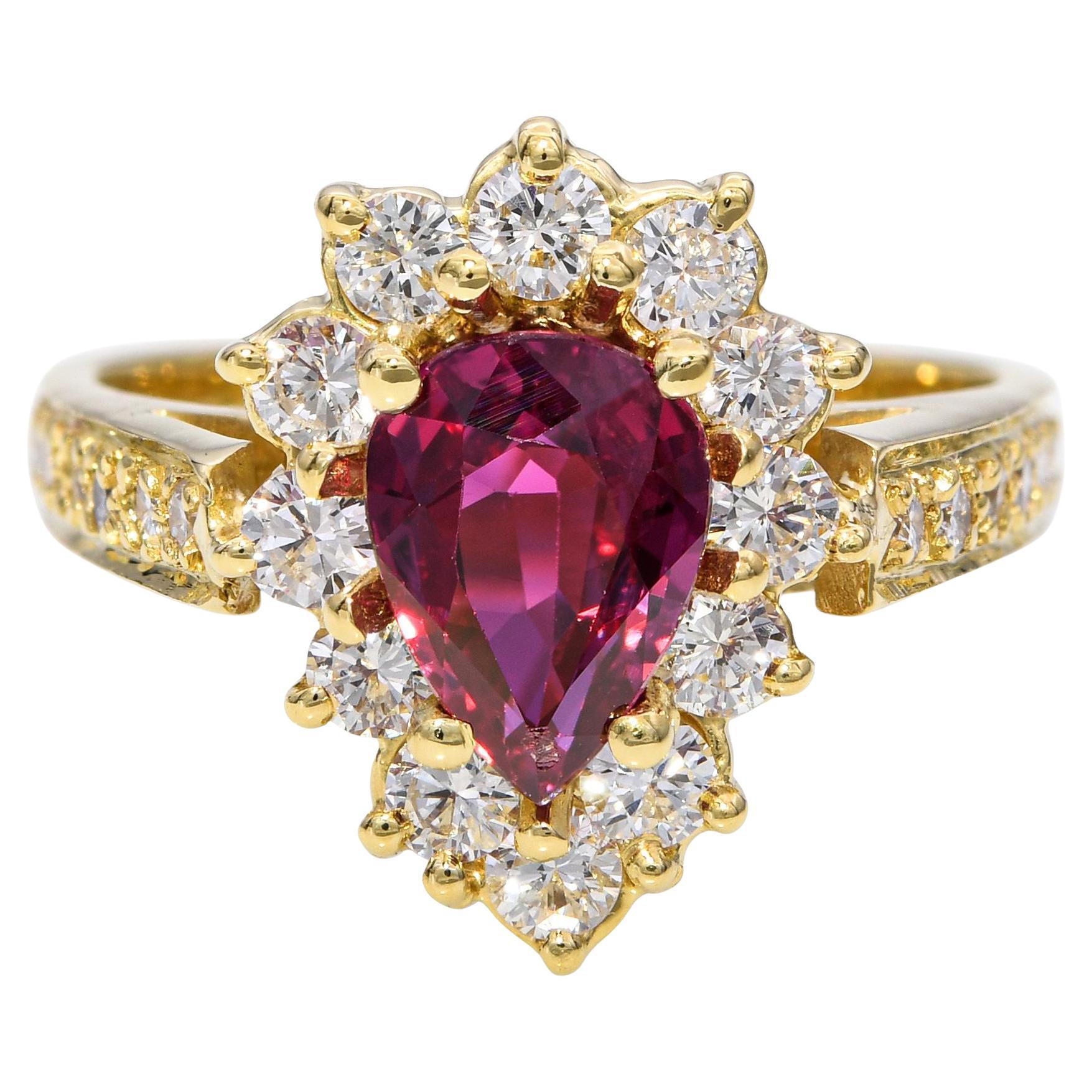 Bague Vintage en or jaune 18k avec halo de rubis et de diamants