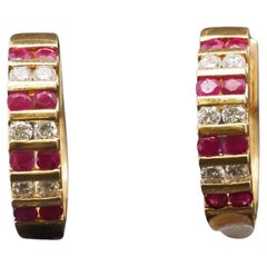 Ohrringe aus 18 Karat Gelbgold mit Rubin und Diamanten