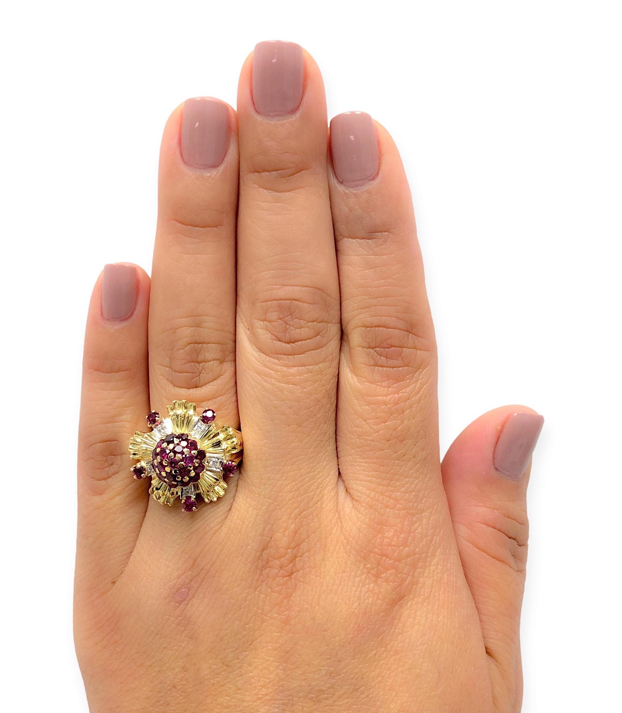 Vintage 18k Yellow Gold Ruby and Diamond Starburst Cocktail Ring For Sale 1