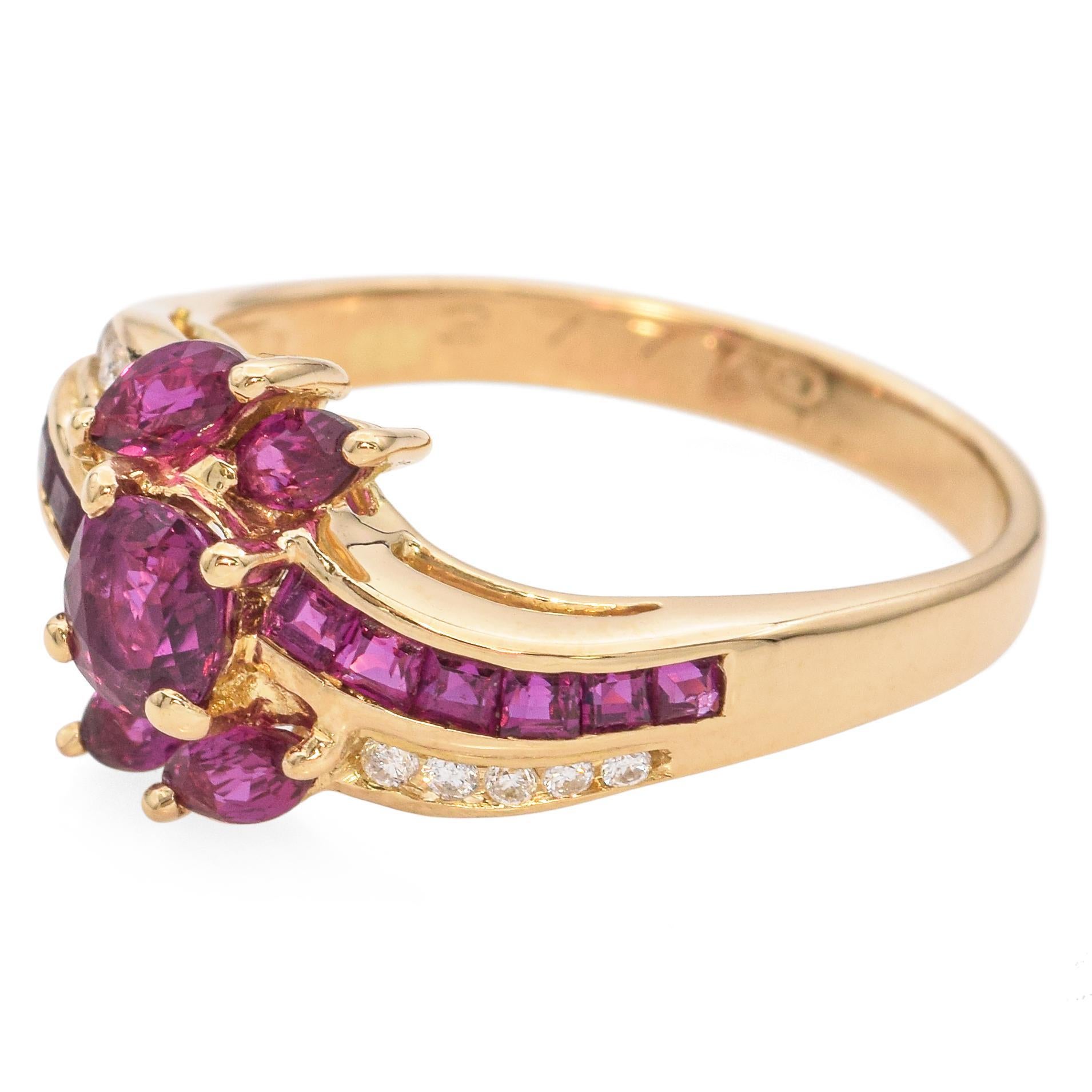Vintage 18K Yellow Gold Ruby and Diamond Swirl Ring In Good Condition For Sale In New York, NY