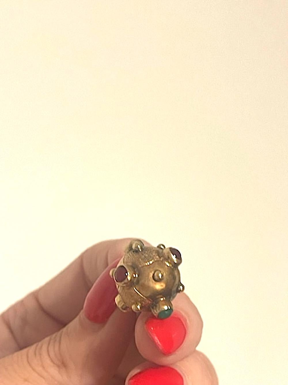 Vintage 18K Yellow Gold Ruby and Emerald Cabochon Sputnik Charm For Sale 3