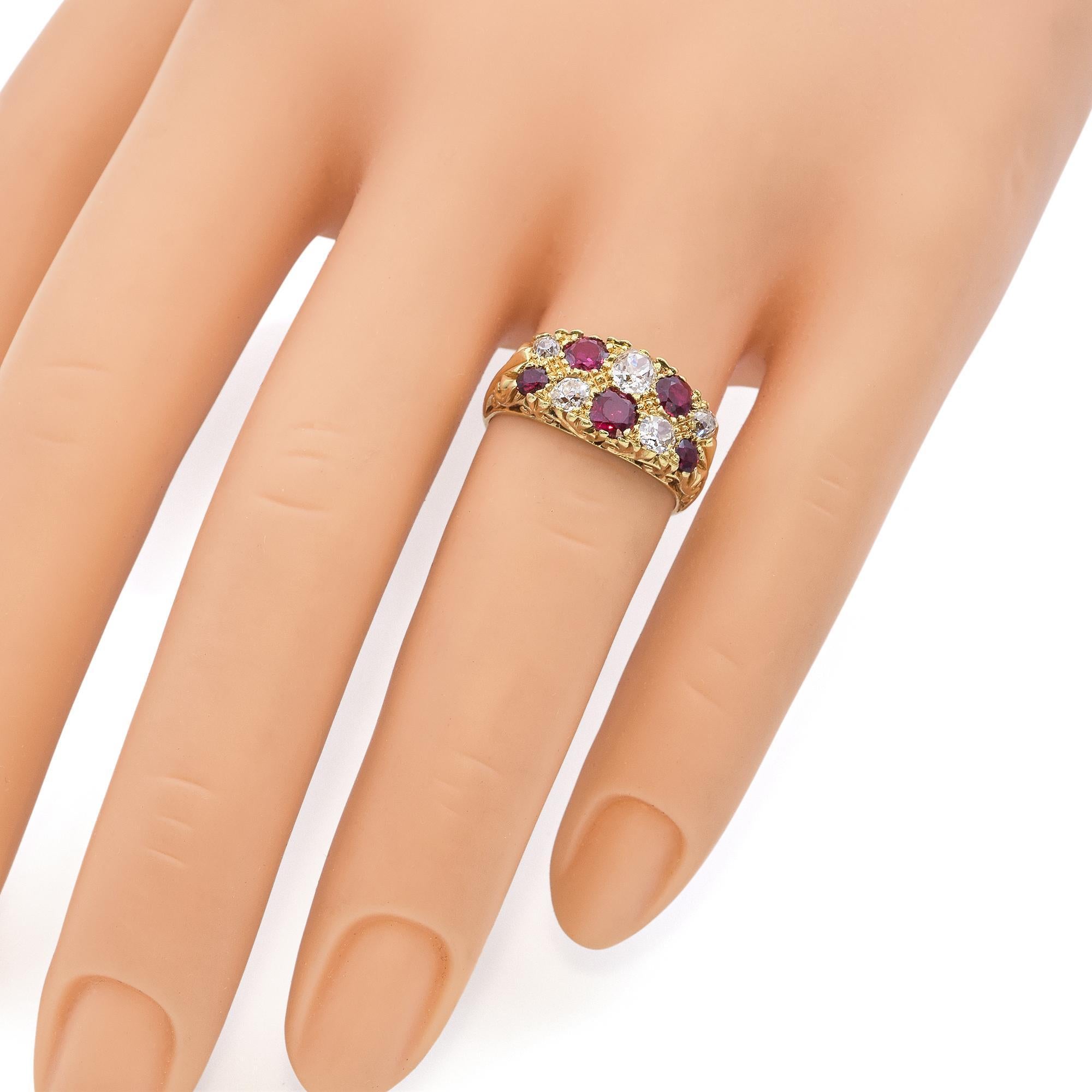 Vintage 18k Yellow Gold Ruby and Old Mine Cut Diamond Ring In Good Condition For Sale In New York, NY