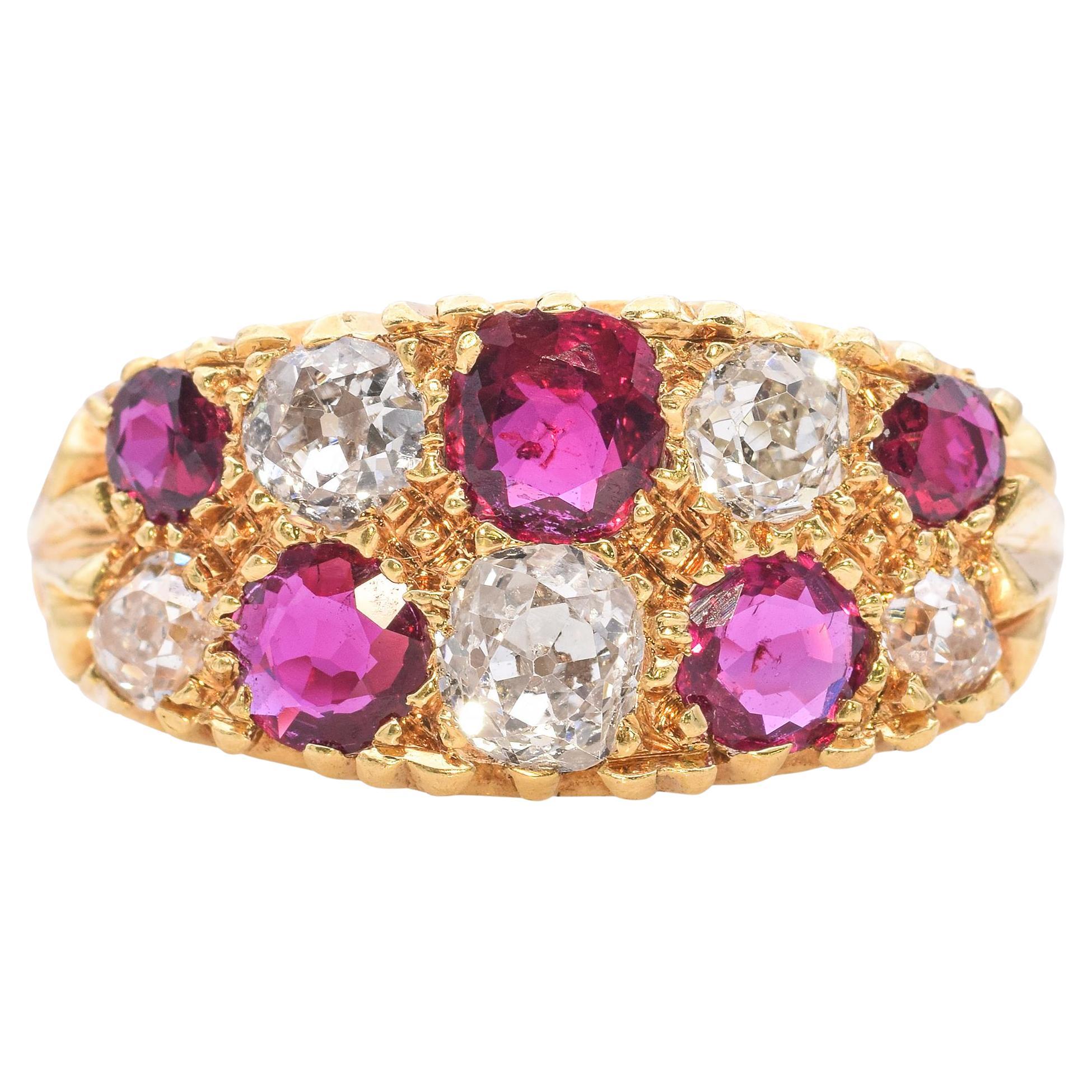 Ring aus 18 Karat Gelbgold mit Rubin und Diamant im alten Minenschliff