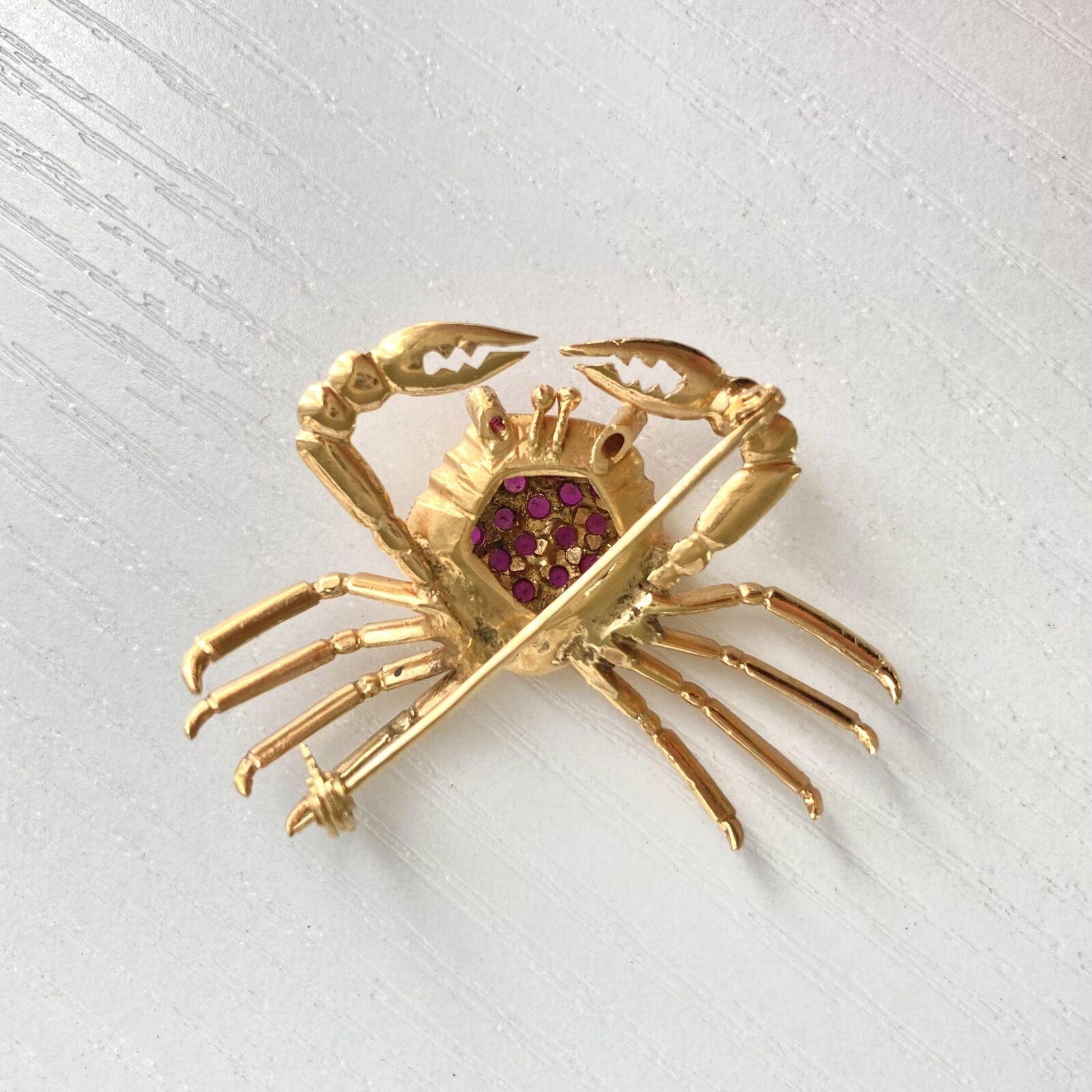 Artisan Vintage 18K Yellow Gold Ruby Crab Brooch 9.9G For Sale