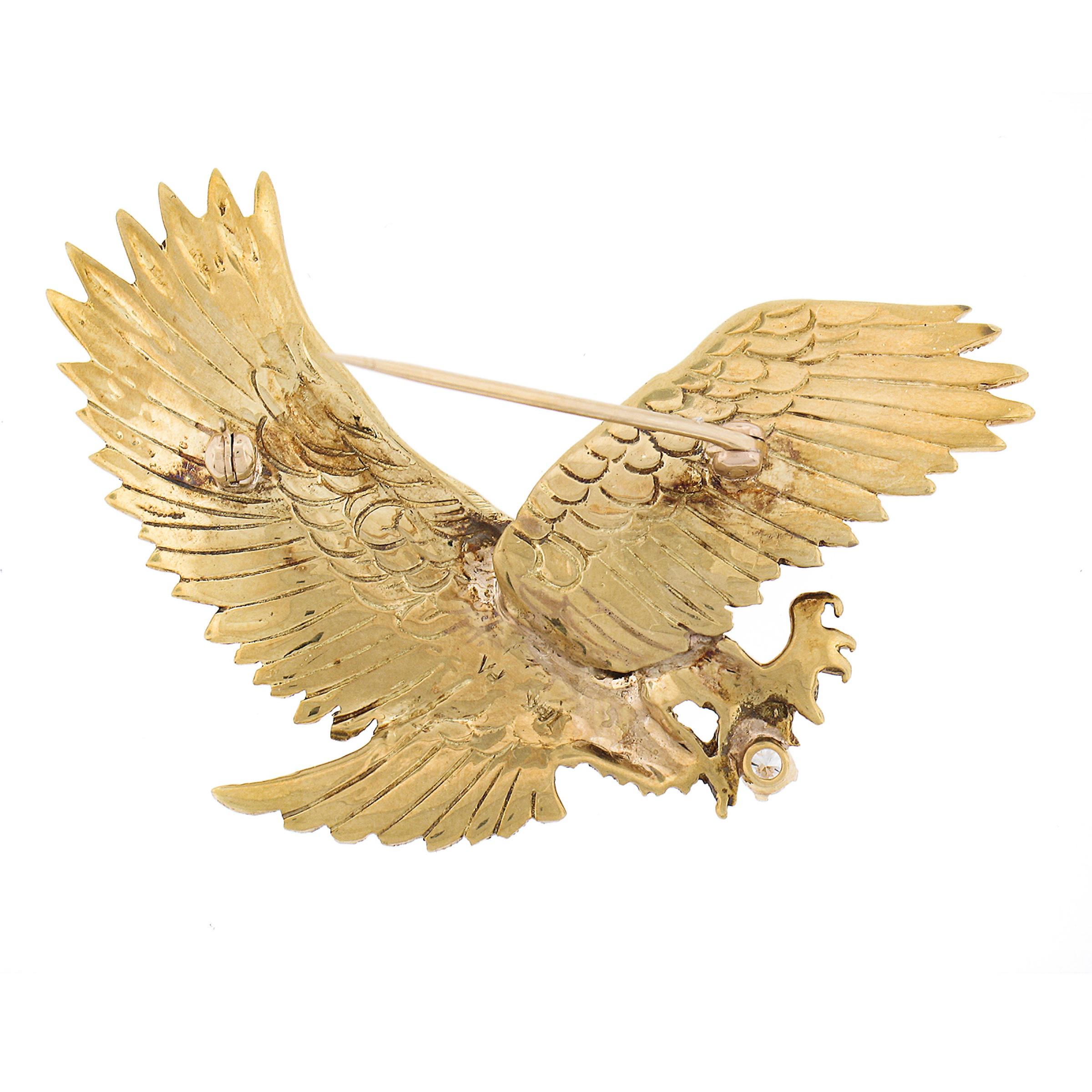 Vintage 18K Yellow Gold Ruby & Diamond Detailed Textured Flying Eagle Pin Brooch In Excellent Condition For Sale In Montclair, NJ
