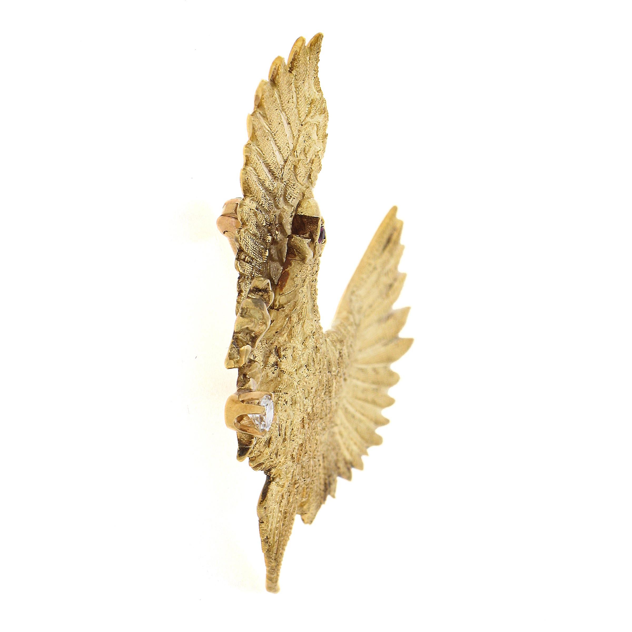 Vintage 18K Yellow Gold Ruby & Diamond Detailed Textured Flying Eagle Pin Brooch For Sale 1