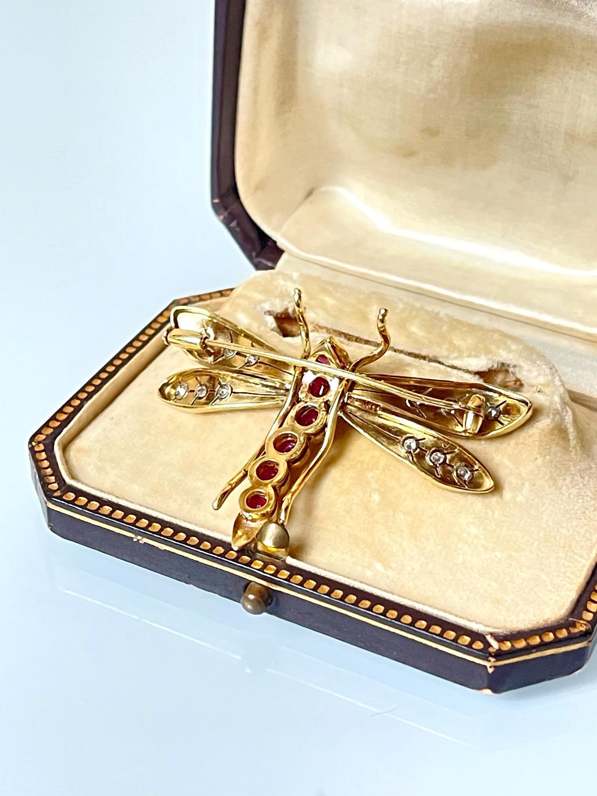 Vintage 18K Yellow Gold, Ruby Diamond Dragonfly Brooch In Good Condition For Sale In Firenze, IT