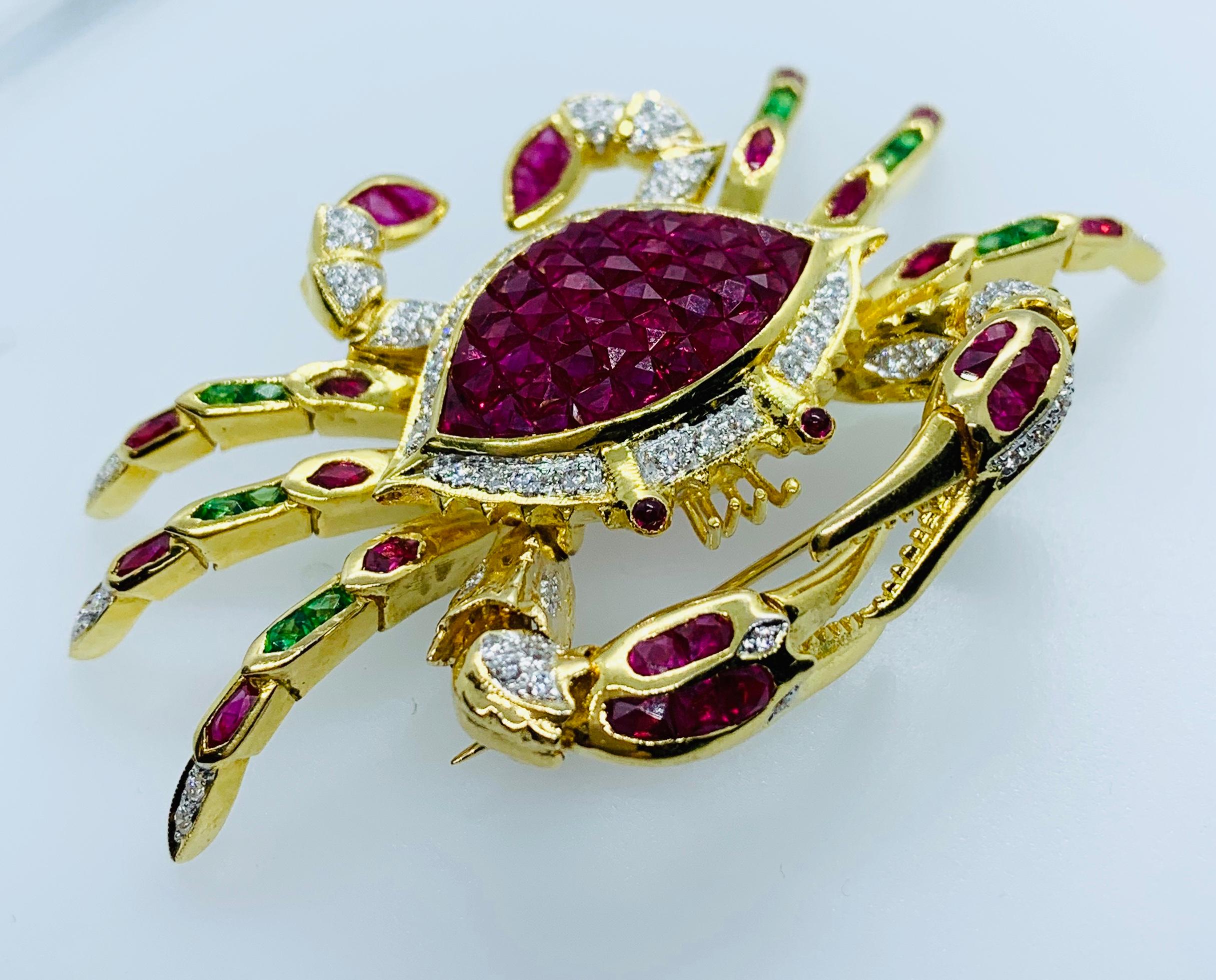 French Cut Vintage 18 Karat Yellow Gold Ruby Diamond and Emerald Articulated Crab Brooch