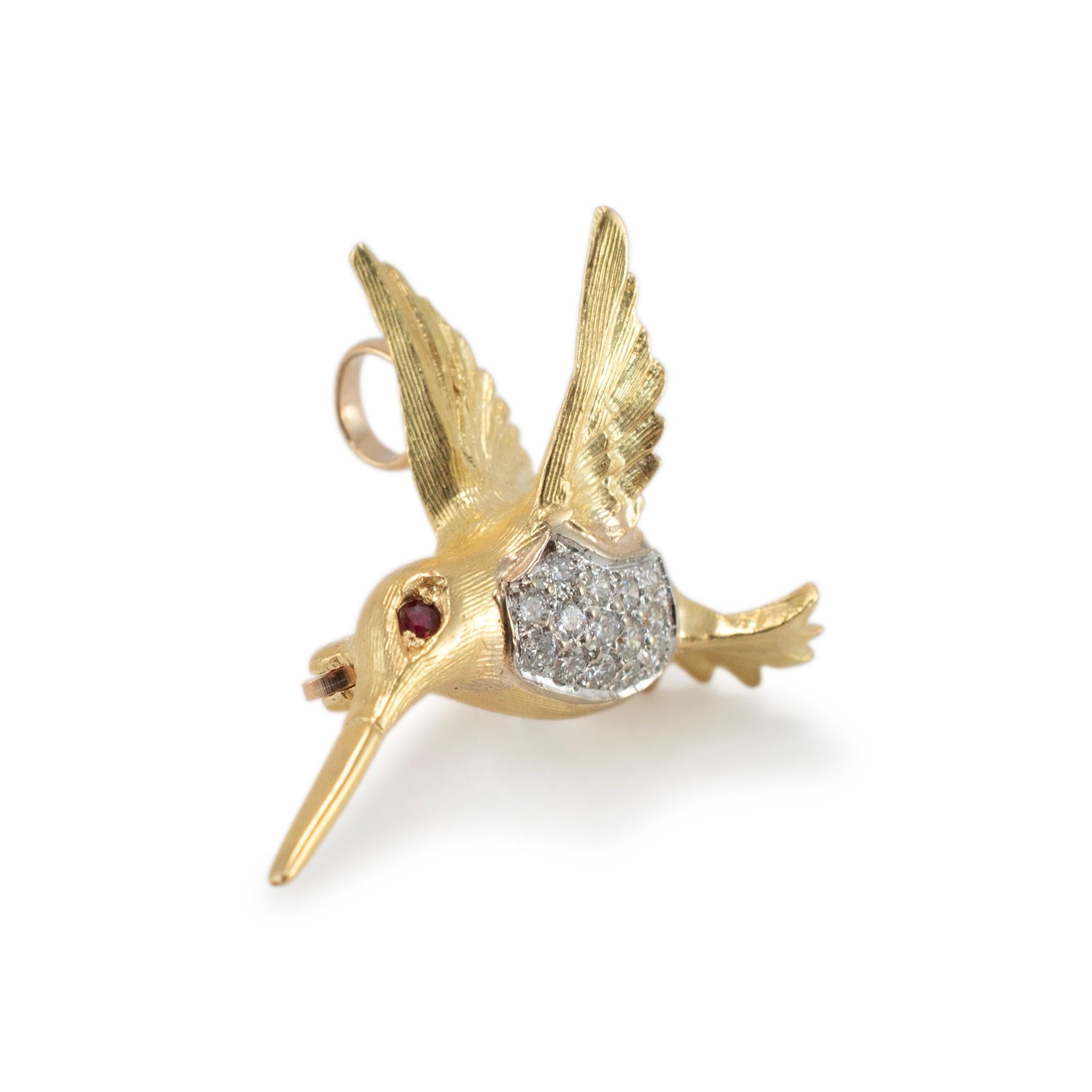 Taglio rotondo Ciondolo Spilla Colibrì d'epoca in oro giallo 18 carati con diamante e rubino in vendita