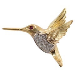 Anstecknadelbrosche mit Hummingbird-Anhänger, 18 Karat Gelbgold Rubin Diamant