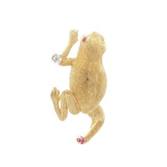 Vintage 18k Yellow Gold Ruby & Diamond Textured Detailed Frog Pin Brooch